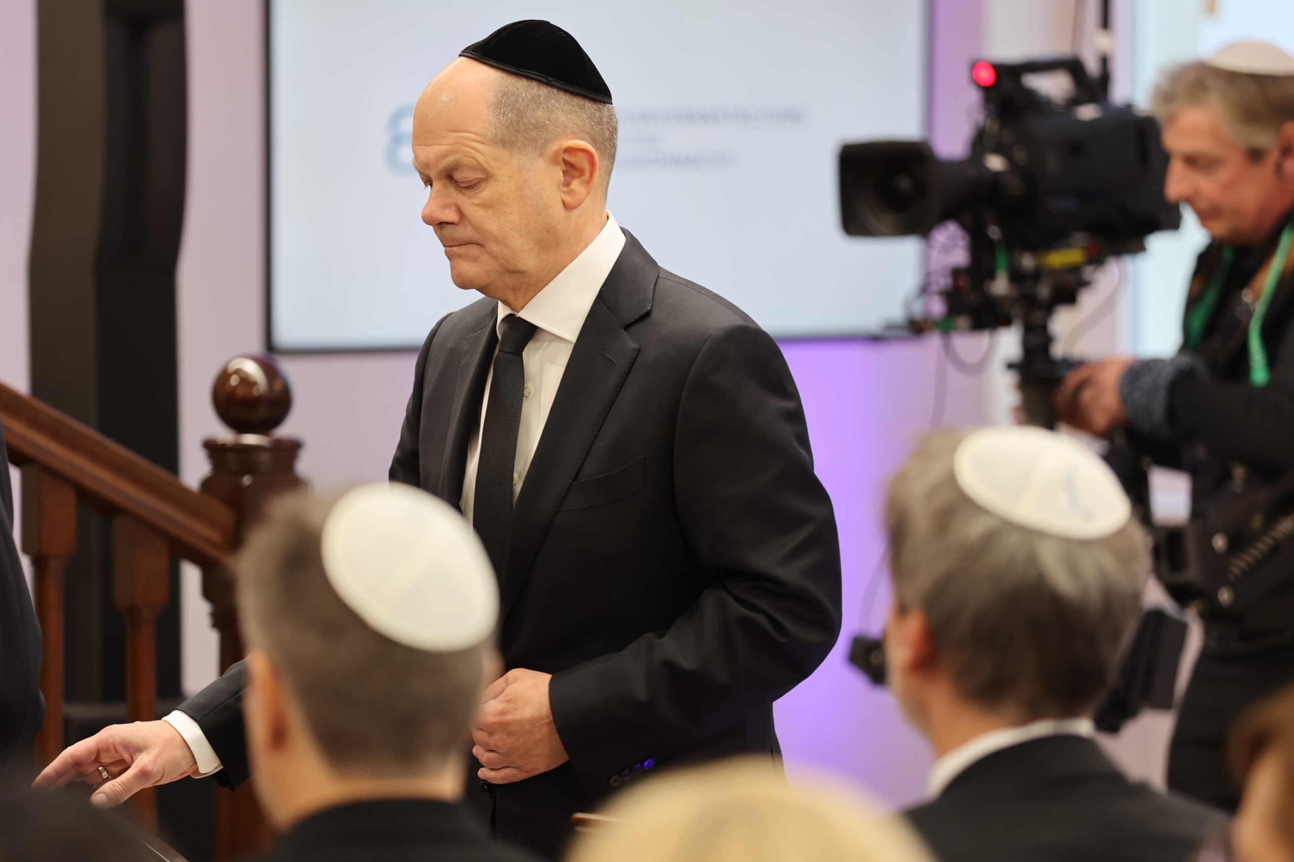 Scholz promete aos judeus que “nunca mais” haverá atos antissemitas na Alemanha