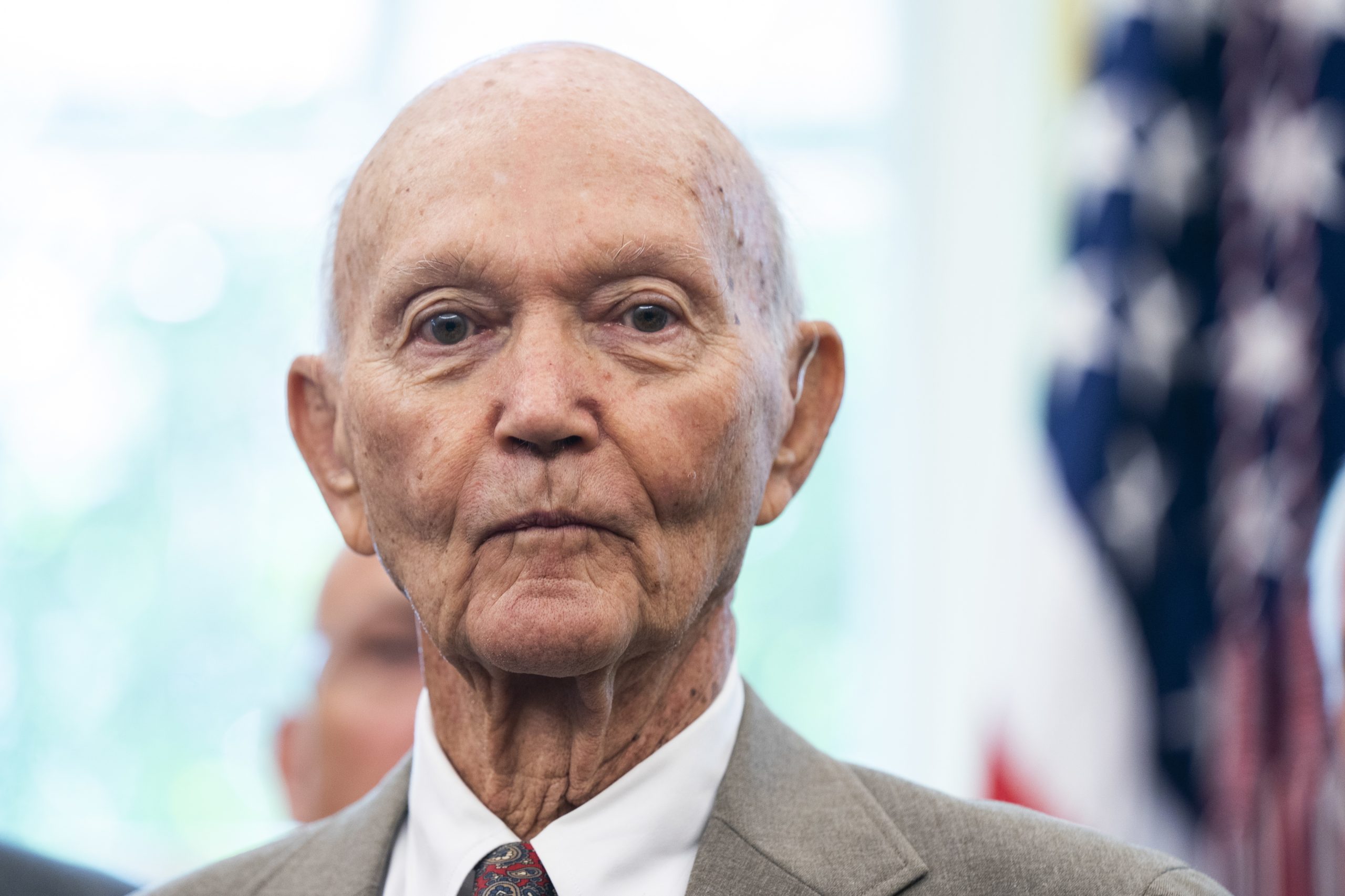 Michael Collins. O “astronauta esquecido”, que assistiu de fora à primeira aterragem na Lua, morreu aos 90 anos