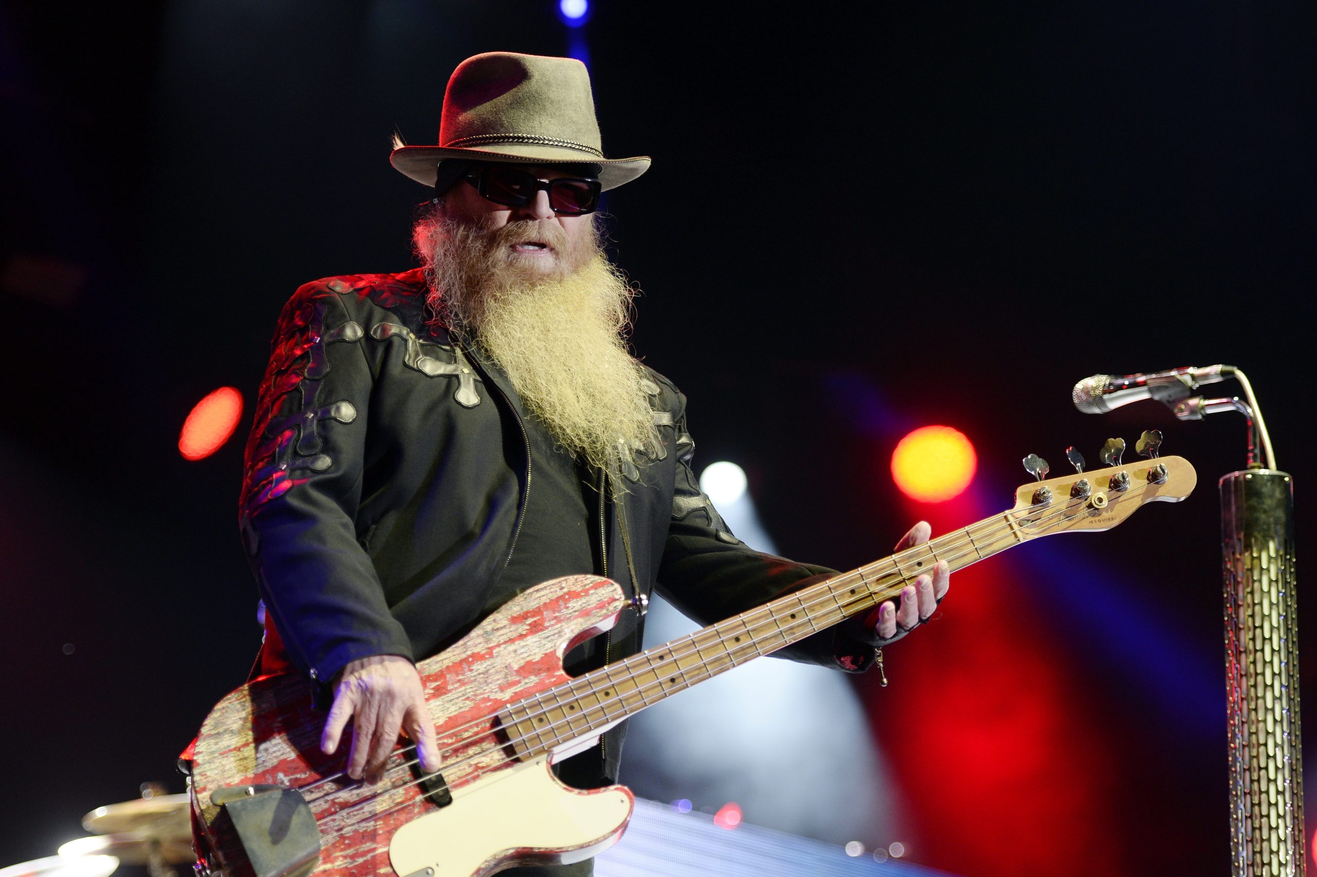Baixista dos ZZ Top, Dusty Hill, morre aos 72 anos
