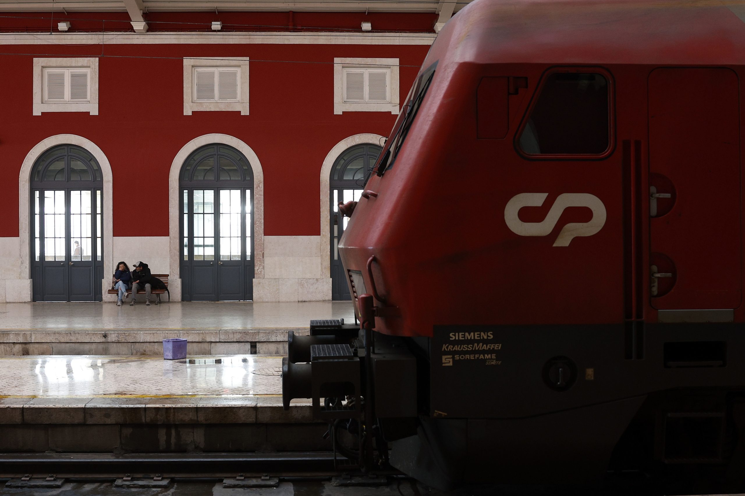 Greve: Os trabalhadores da CP recebem mais, mas dizem que lhes “sai do corpo”