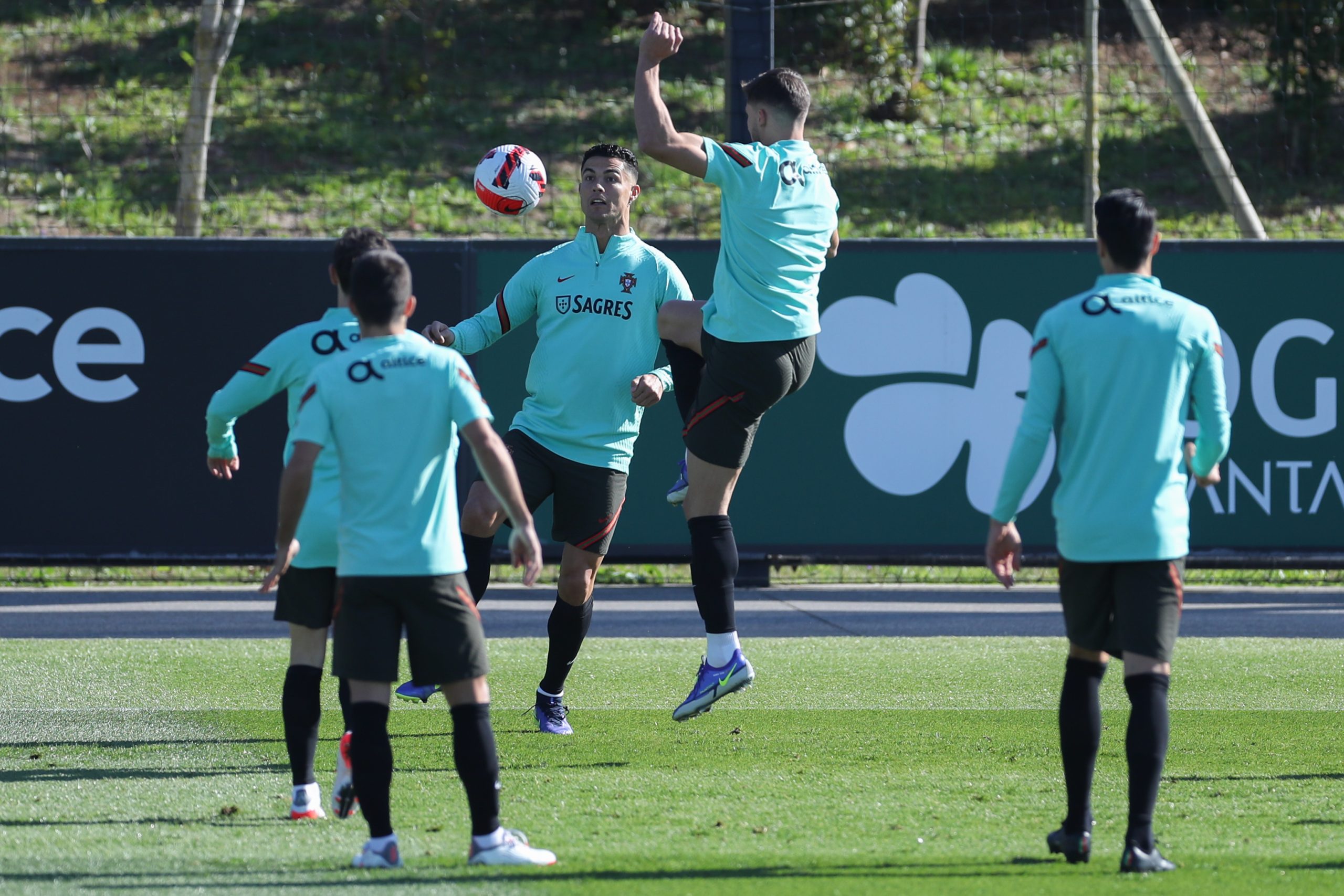 Portugal decide hoje apuramento direto para o Mundial 2022 diante da Sérvia