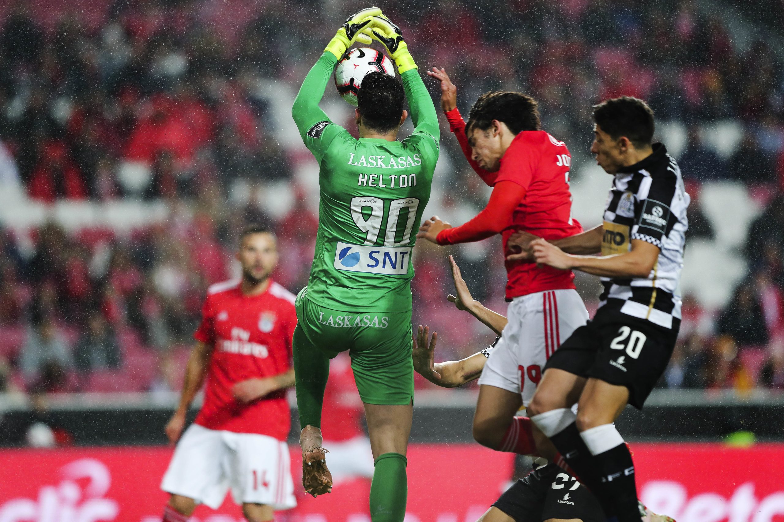 Guarda-redes do Boavista Helton afastado até ao fim da época devido a lesão