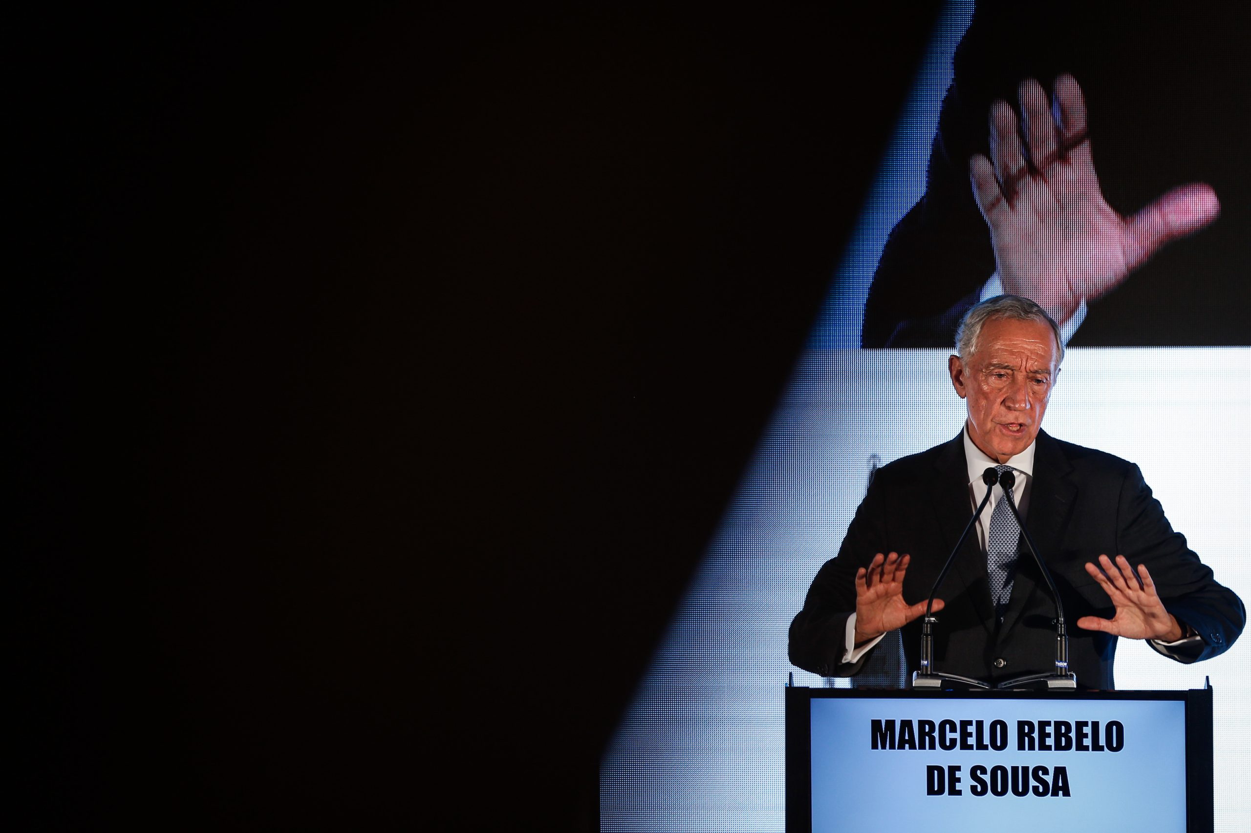 Marcelo teme crise na direita portuguesa e defende equilíbrio de poderes