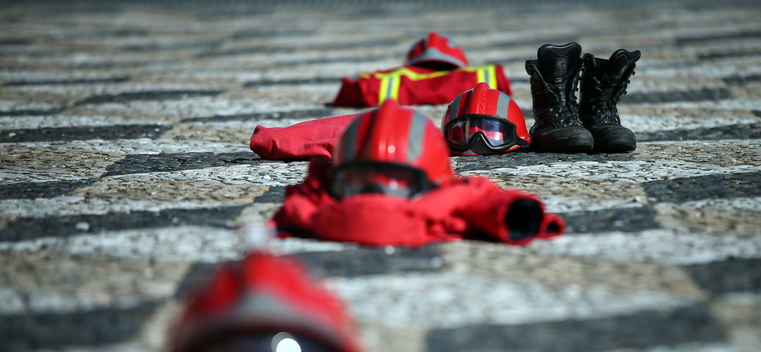 Incêndio em armazém na Marinha Grande faz um ferido ligeiro