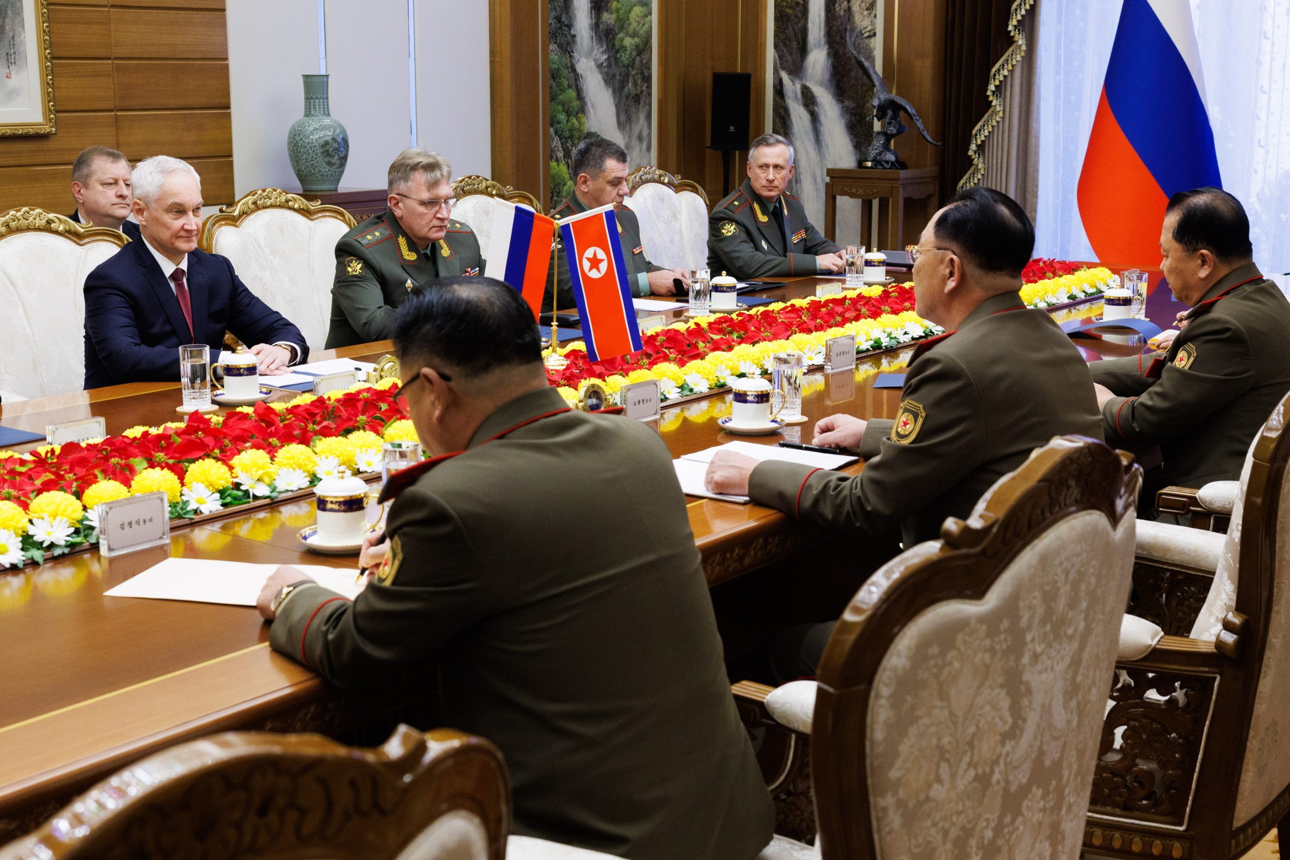 Delegação da Coreia do Norte chega a Moscovo para visita oficial