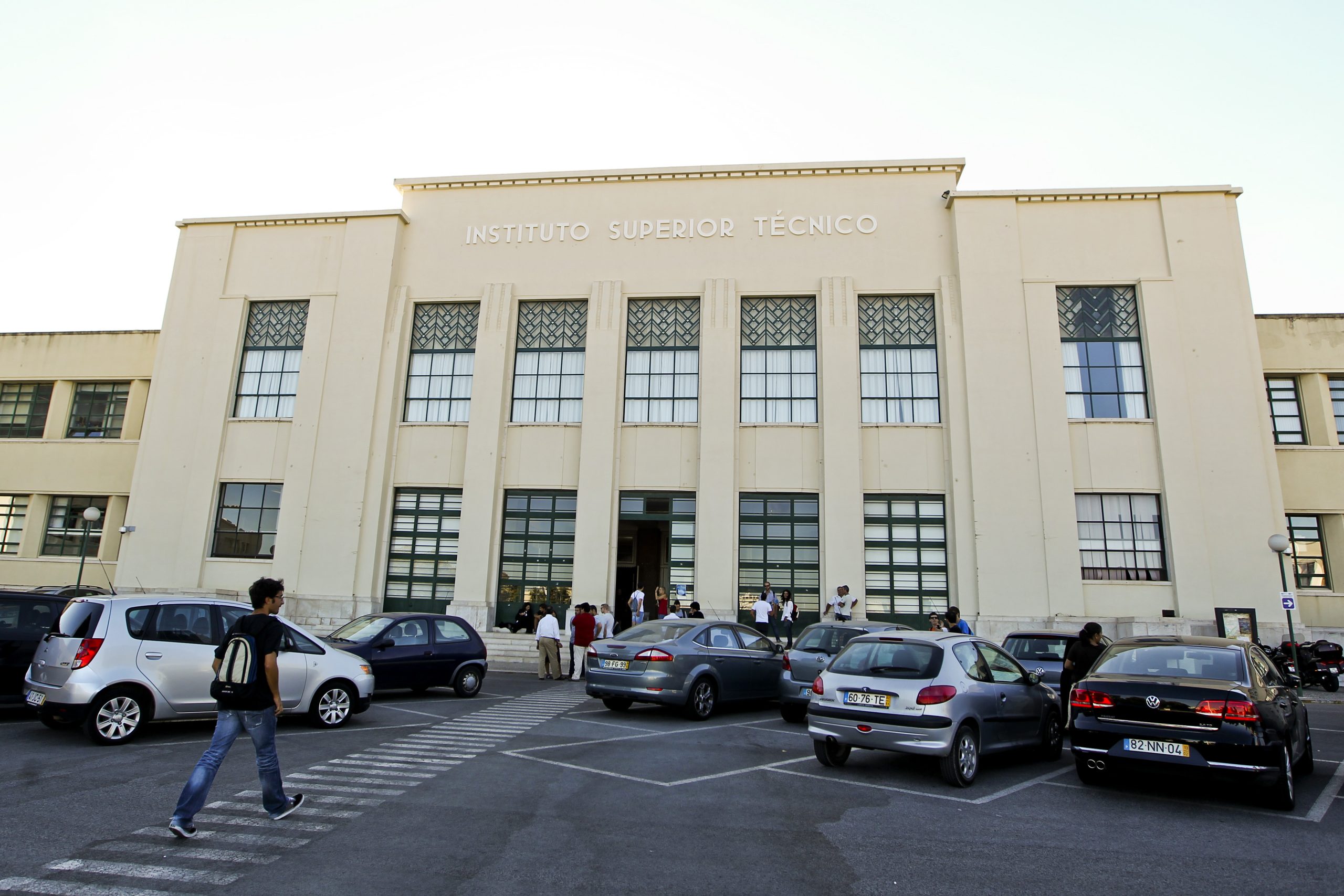 Técnico premeia duas mulheres para promover igualdade de género