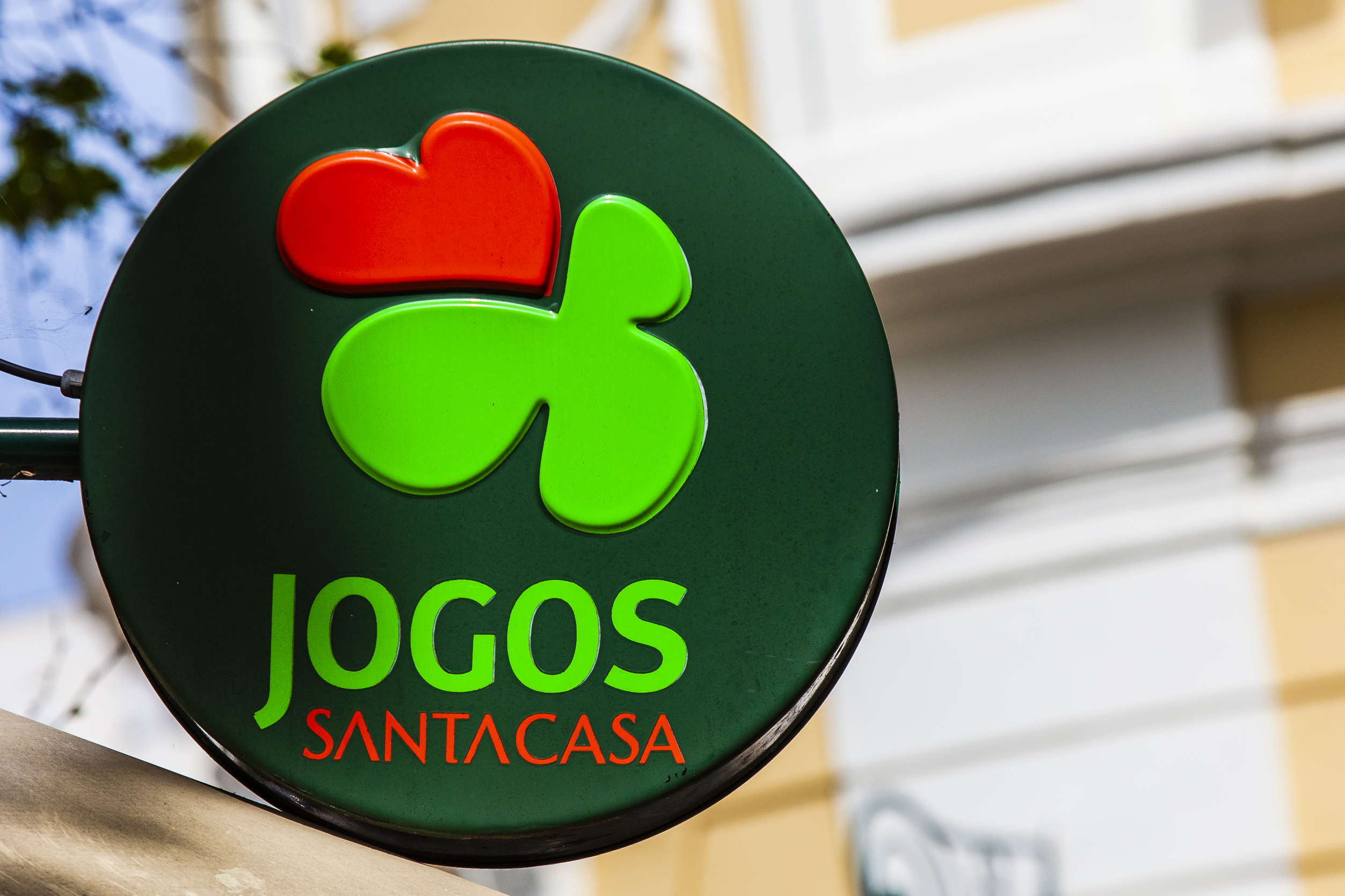 Raspadinhas. A lotaria instantânea está a tornar-se num vício cada vez maior. Muitos compram todos os dias, há quem gaste 500 euros num dia só