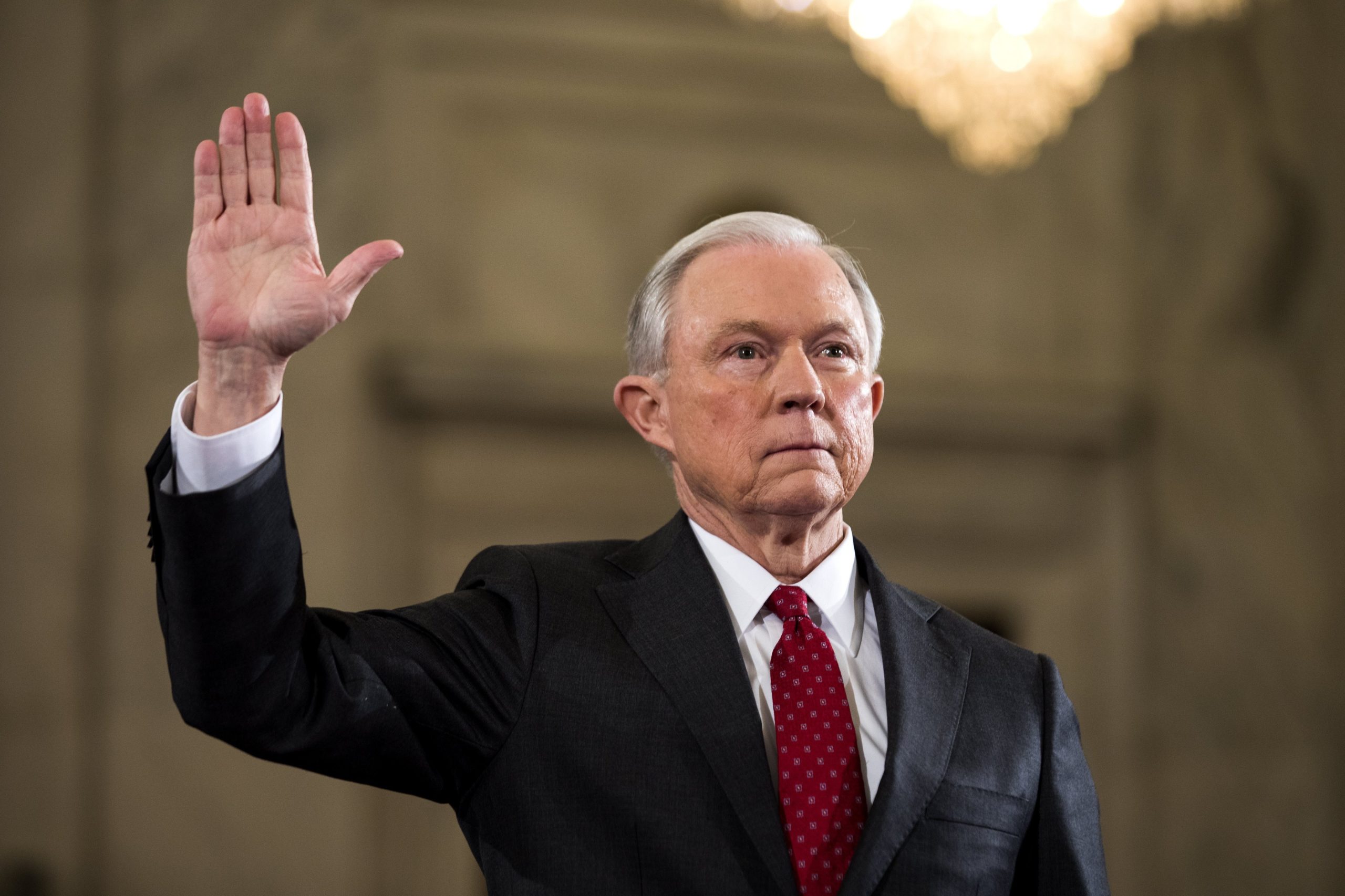 EUA: Jeff Sessions vai abster-se de acompanhar investigações às presidenciais