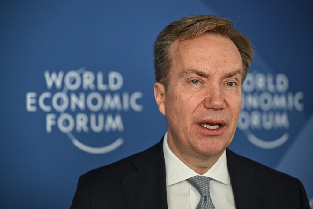 Década Perdida? Presidente do Fórum Económico Mundial alerta para tempestade geopolítica e crescimento global em risco