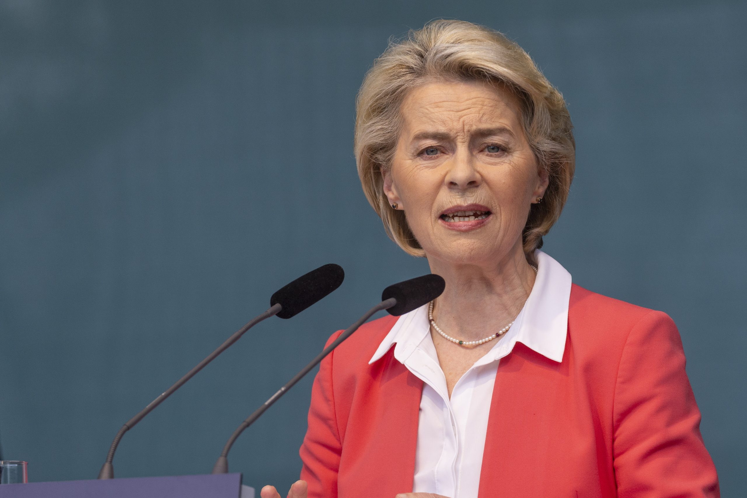 Schimdt acusa presidente da Comissão Europeia de abrir porta à extrema-direita para ganhar votos