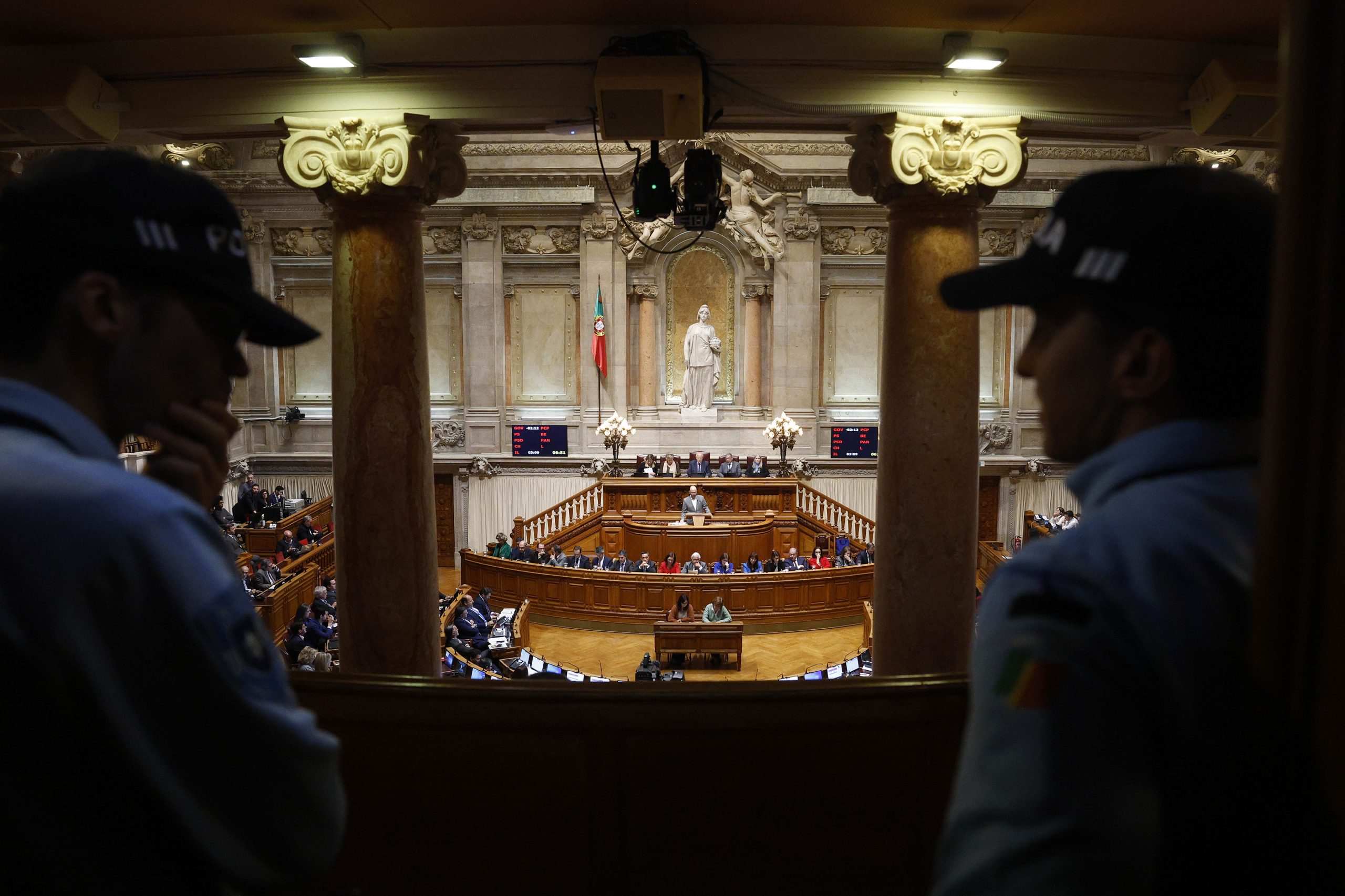 IL vai propor comissão de inquérito à atuação do SIS no “caso Galamba”