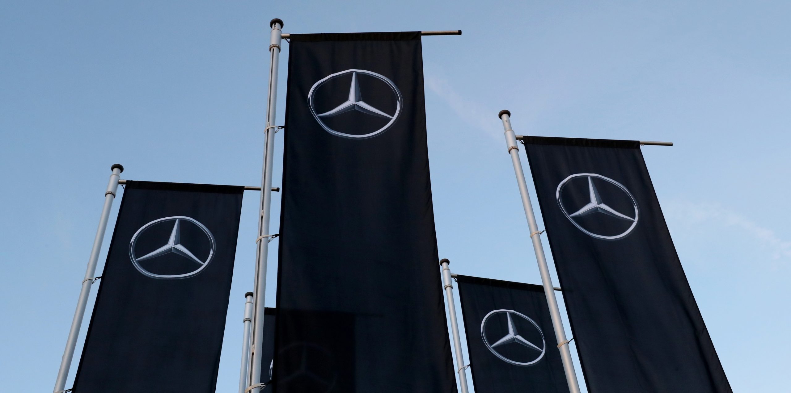 Daimler chama às oficinas um milhão de carros para verificação do sistema de emissões