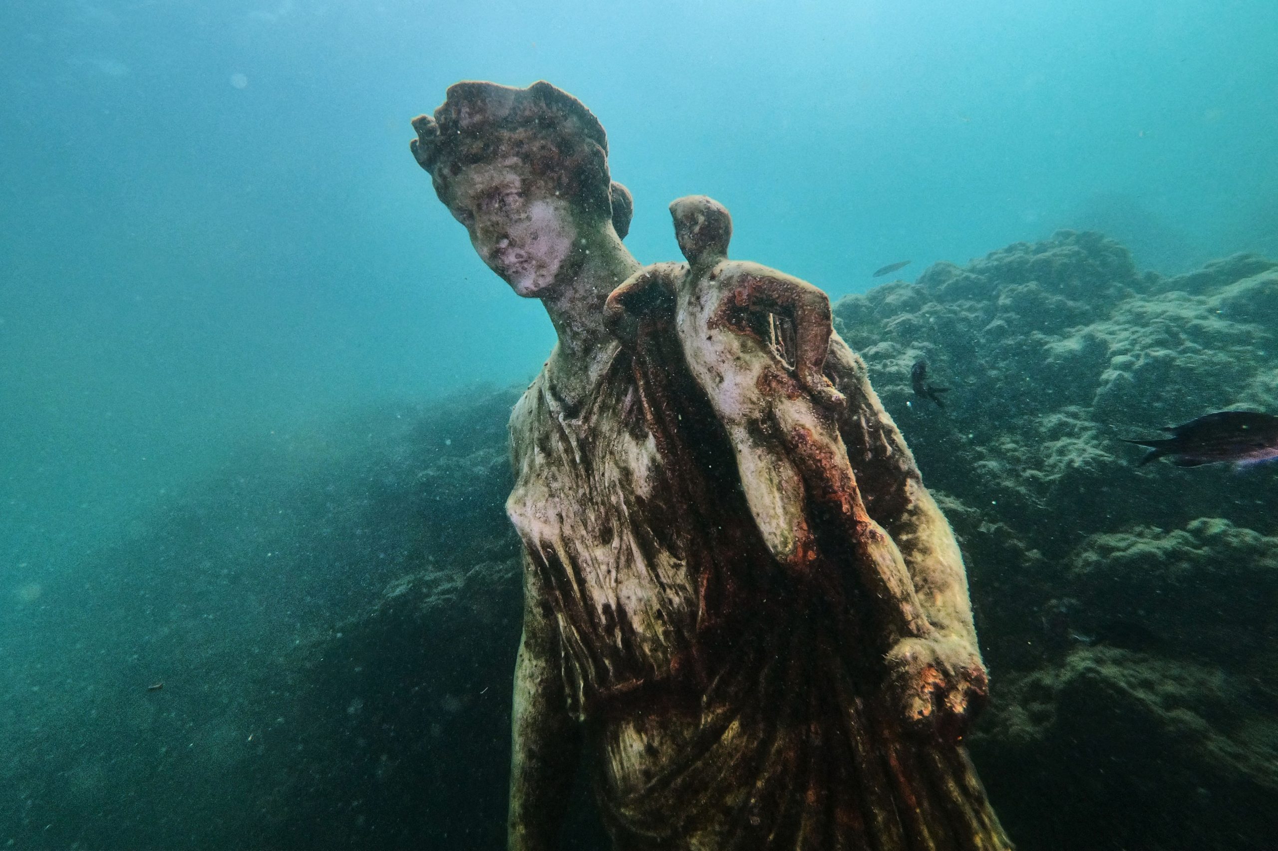 Uma cidade romana debaixo de água. Em Baiae, nadar entre ruínas e mosaicos é uma viagem no tempo