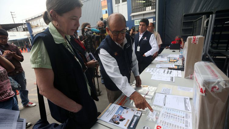 Peru: Fujimori lidera, com Kuczynski-Mendoza empatados