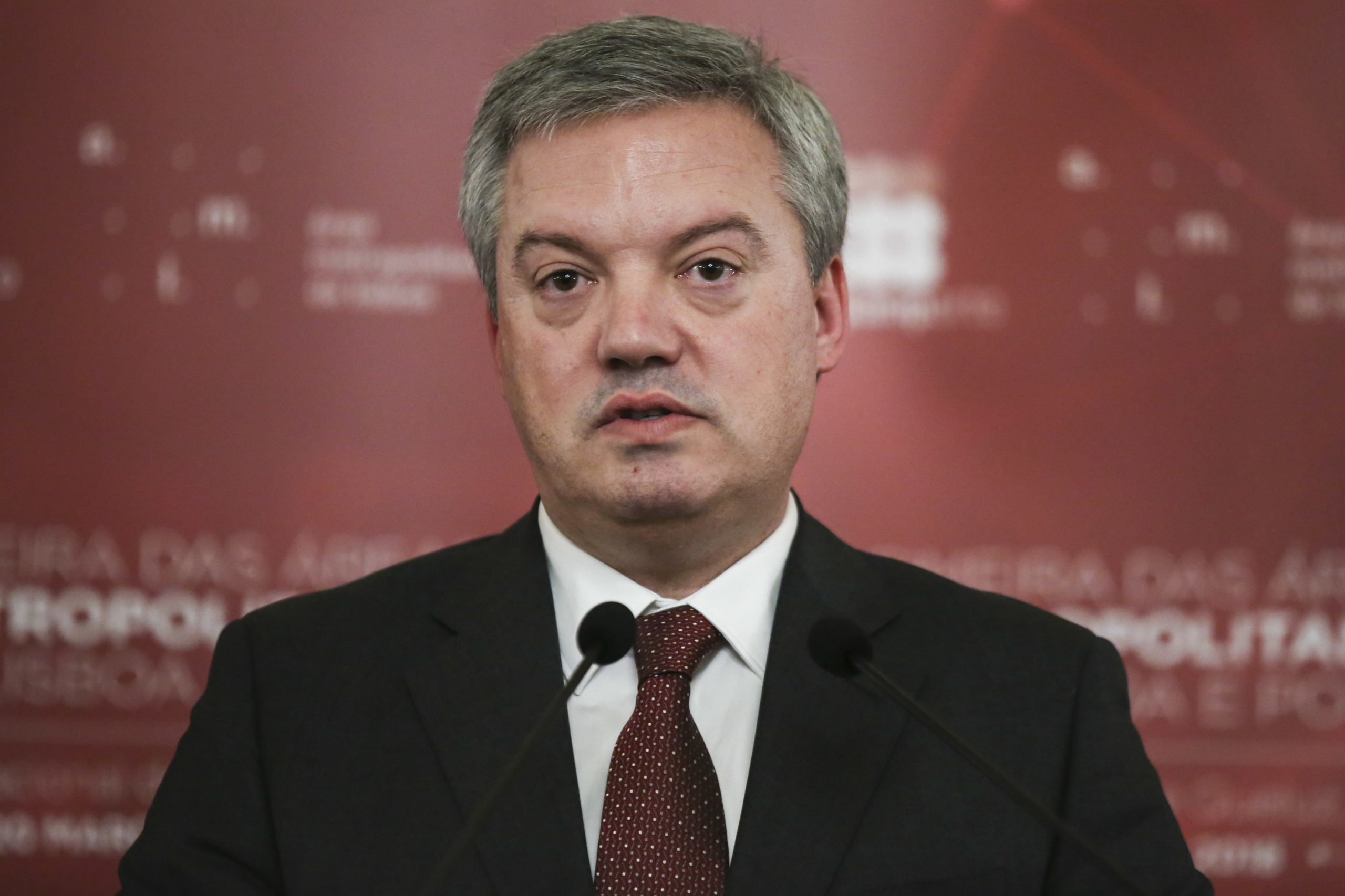 Presidente da Câmara de Gaia condenado a perda de mandato e multa por peculato de uso