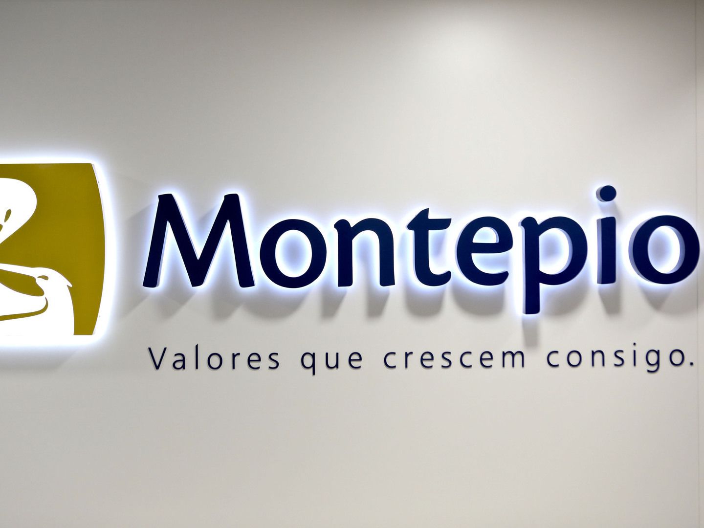 Arguidos em burla ao Montepio condenados a penas entre 6 e 12 anos de prisão