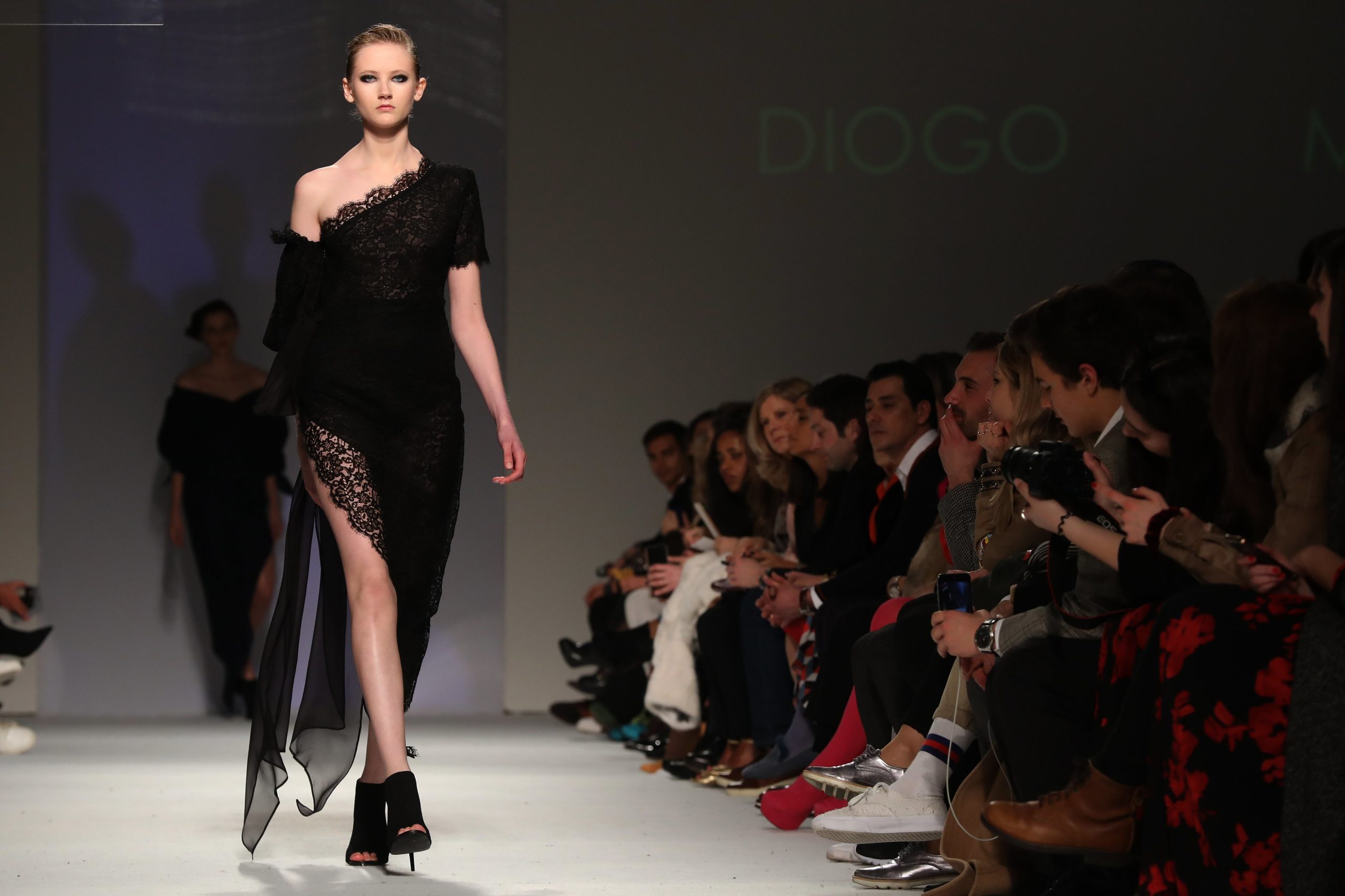 Portugal Fashion: Maria Gambina regressa 5 anos depois com “Construção” para verão 2019
