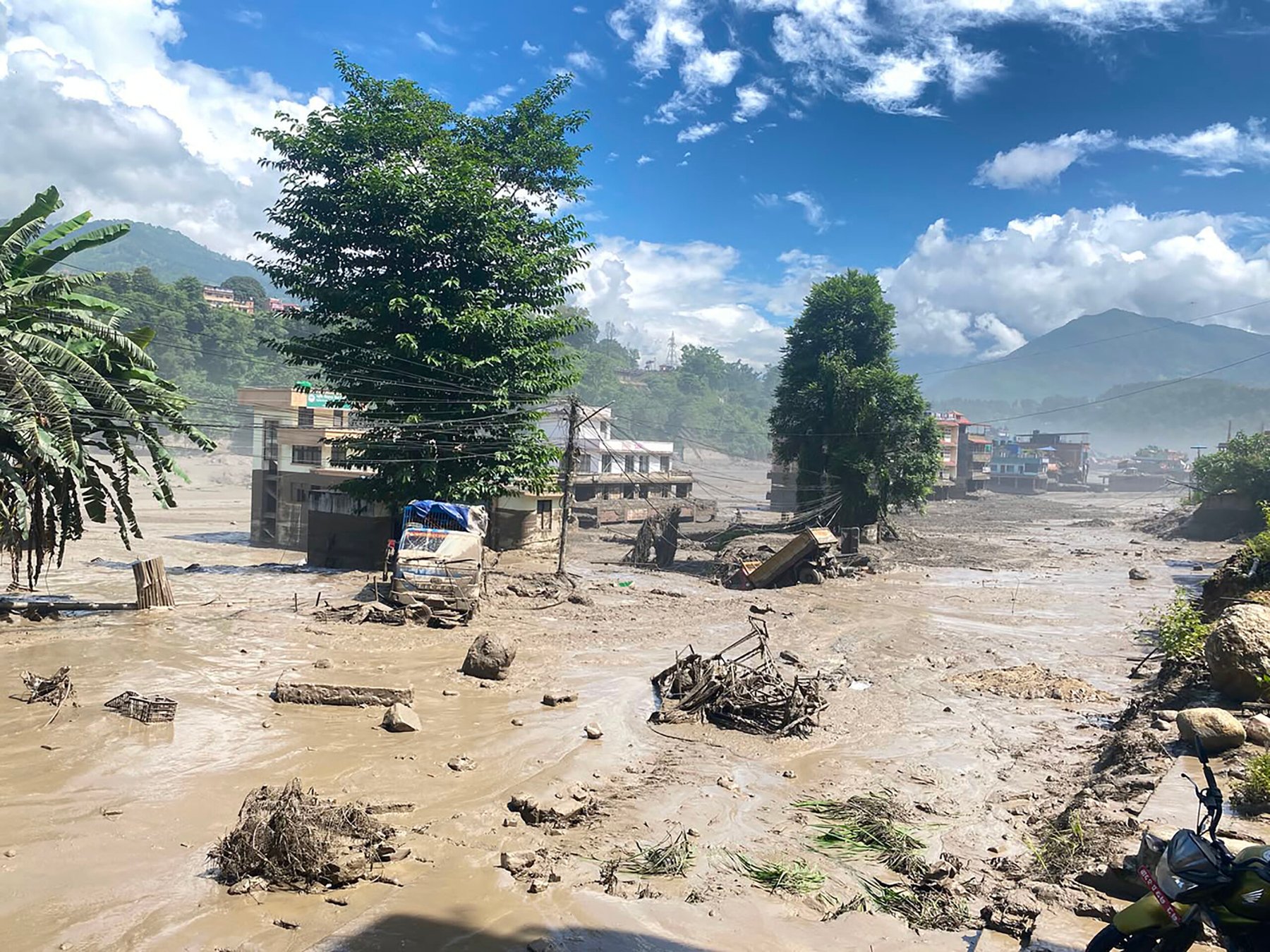Novo alerta de inundação no Nepal após lago no Tibete começar a transbordar