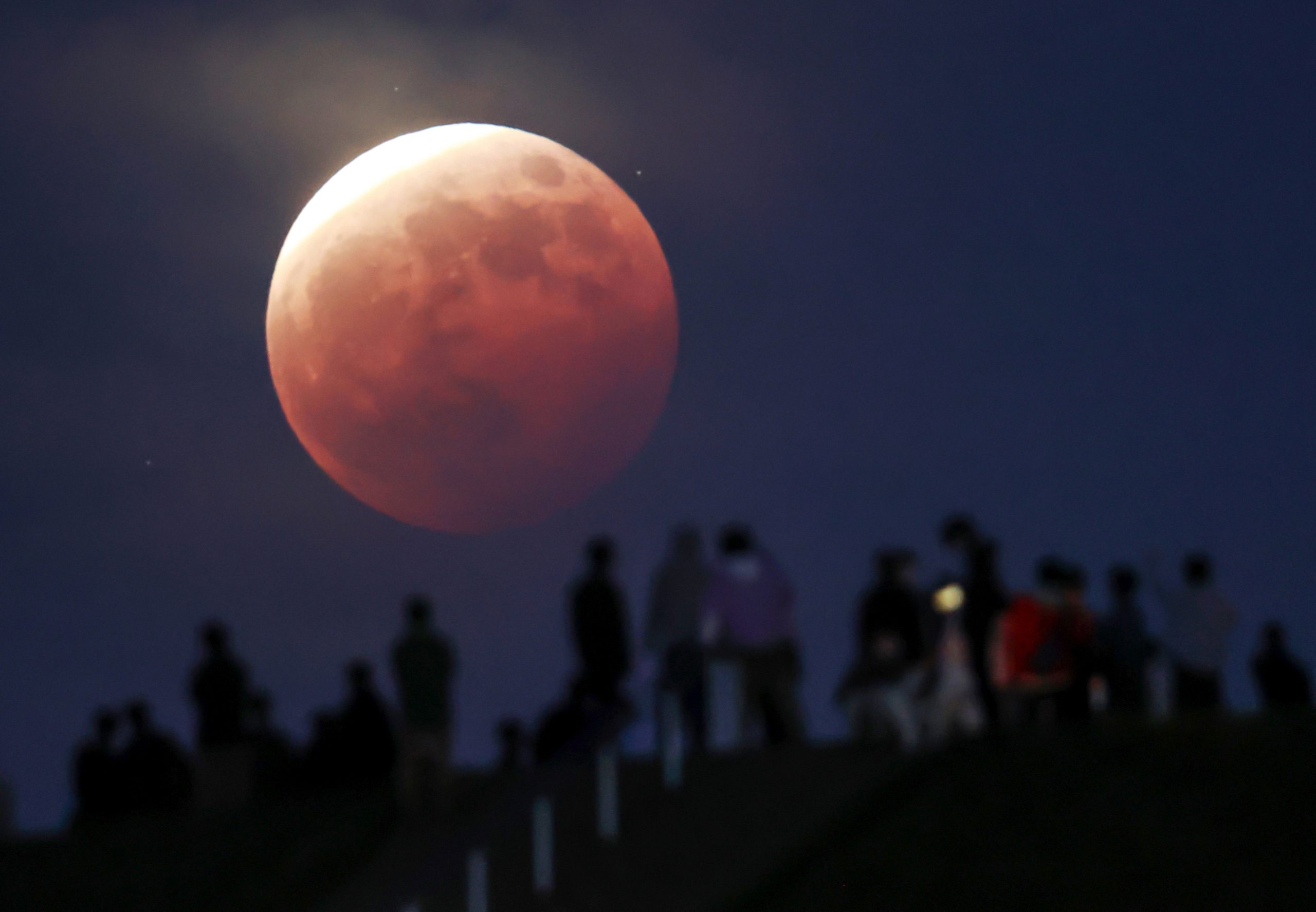As imagens de uma Super Lua que só se vê a cada 10 anos