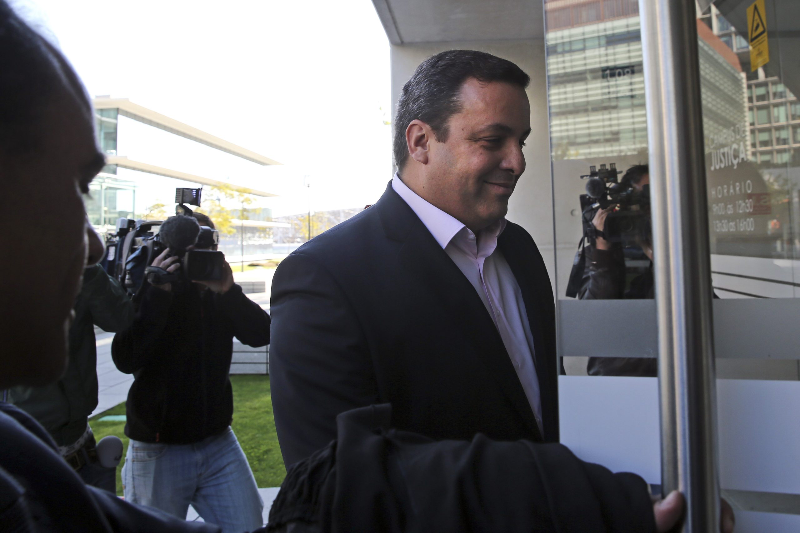 “Superespião” condenado a quatro anos e seis meses de prisão com pena suspensa