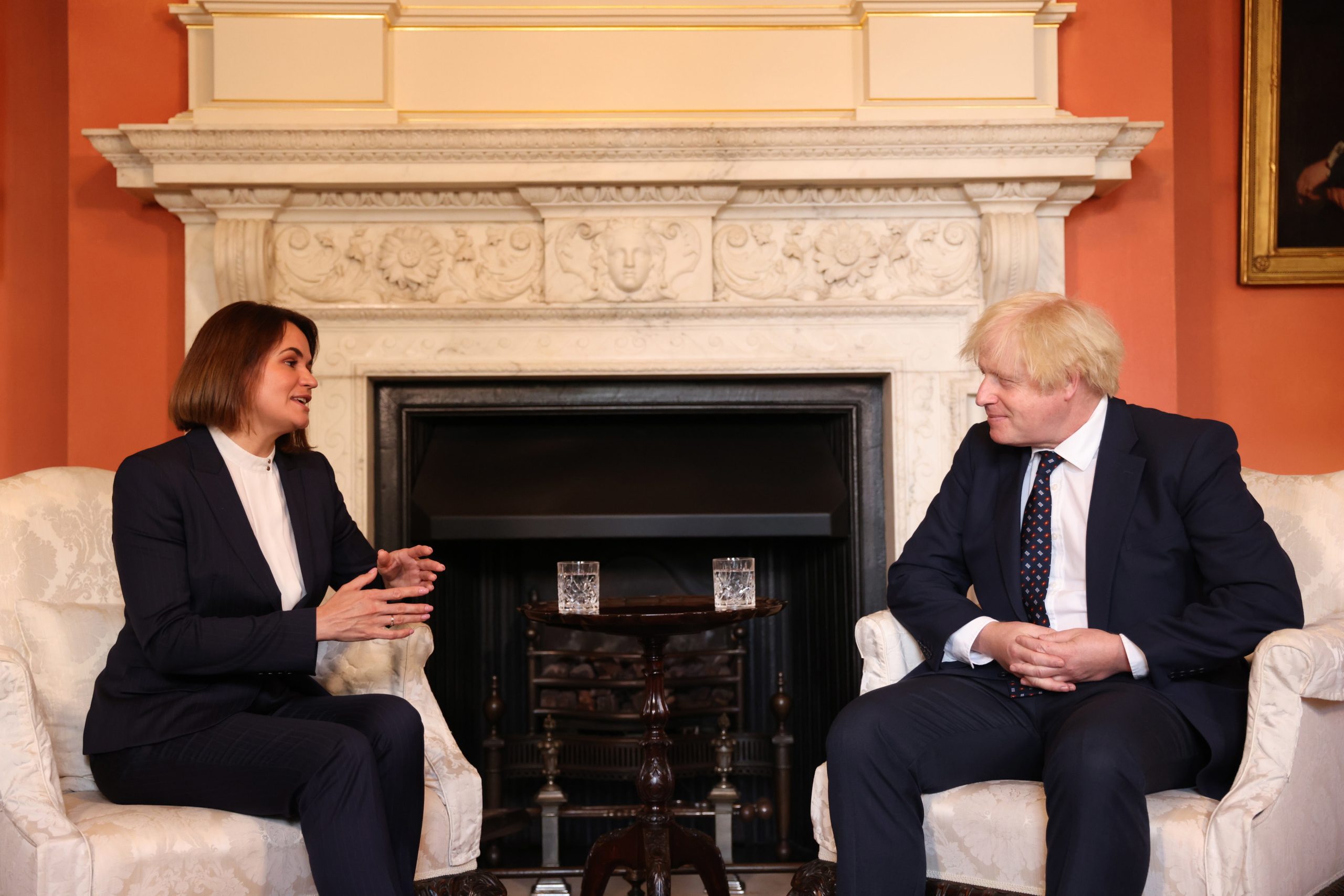 Boris Johnson para opositora bielorrussa: “Estamos do seu lado”