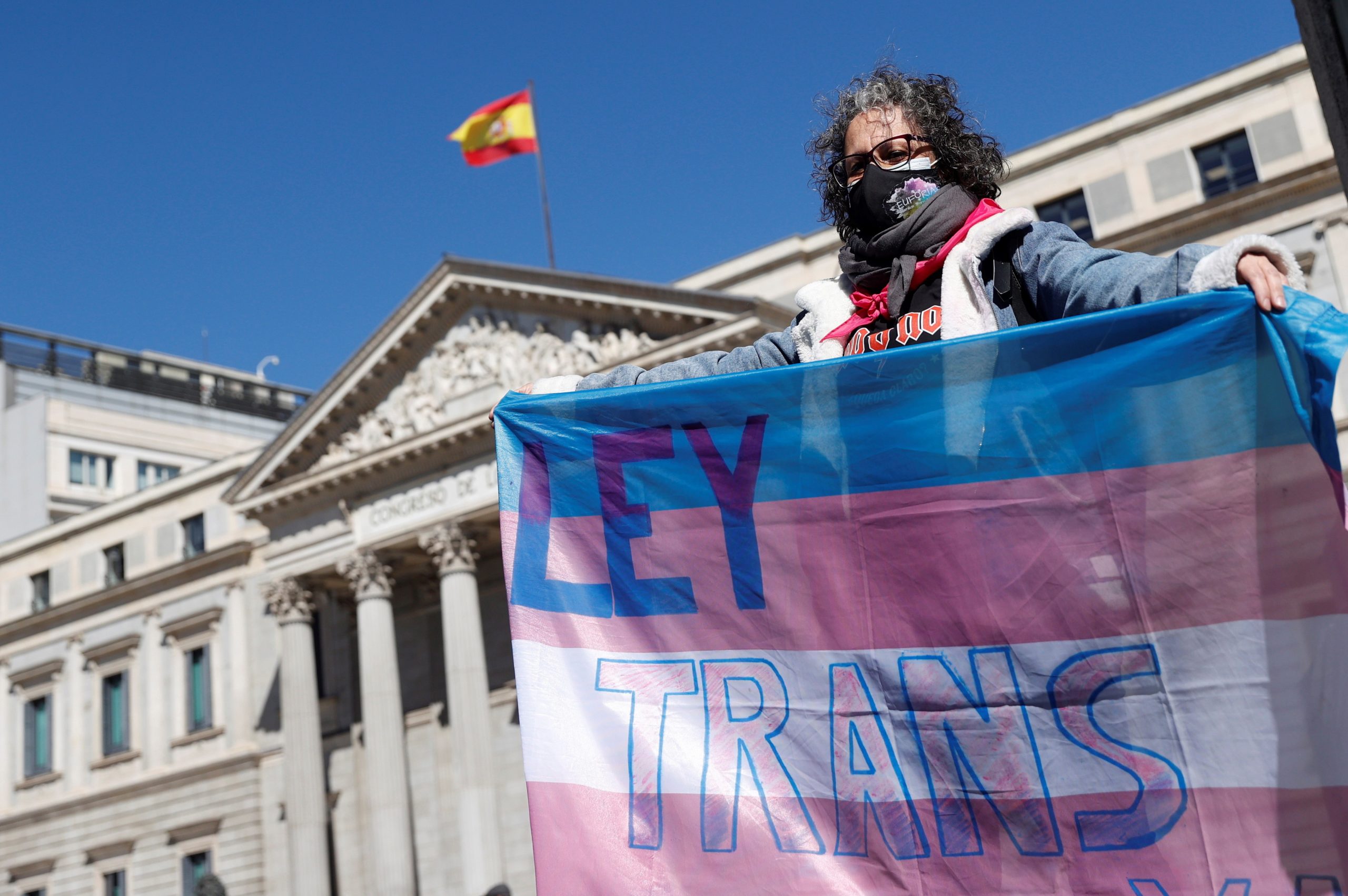 Lei “trans”, que permite a mudança de género no registo civil, avança em Espanha com alertas para a falta de “segurança jurídica”