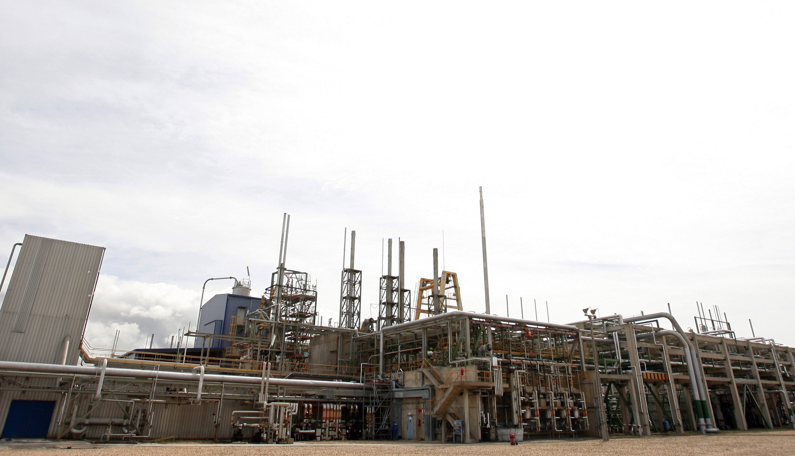 Governo vai hoje olhar para o investimento de 657 milhões de euros que a Repsol quer fazer no Complexo Industrial de Sines