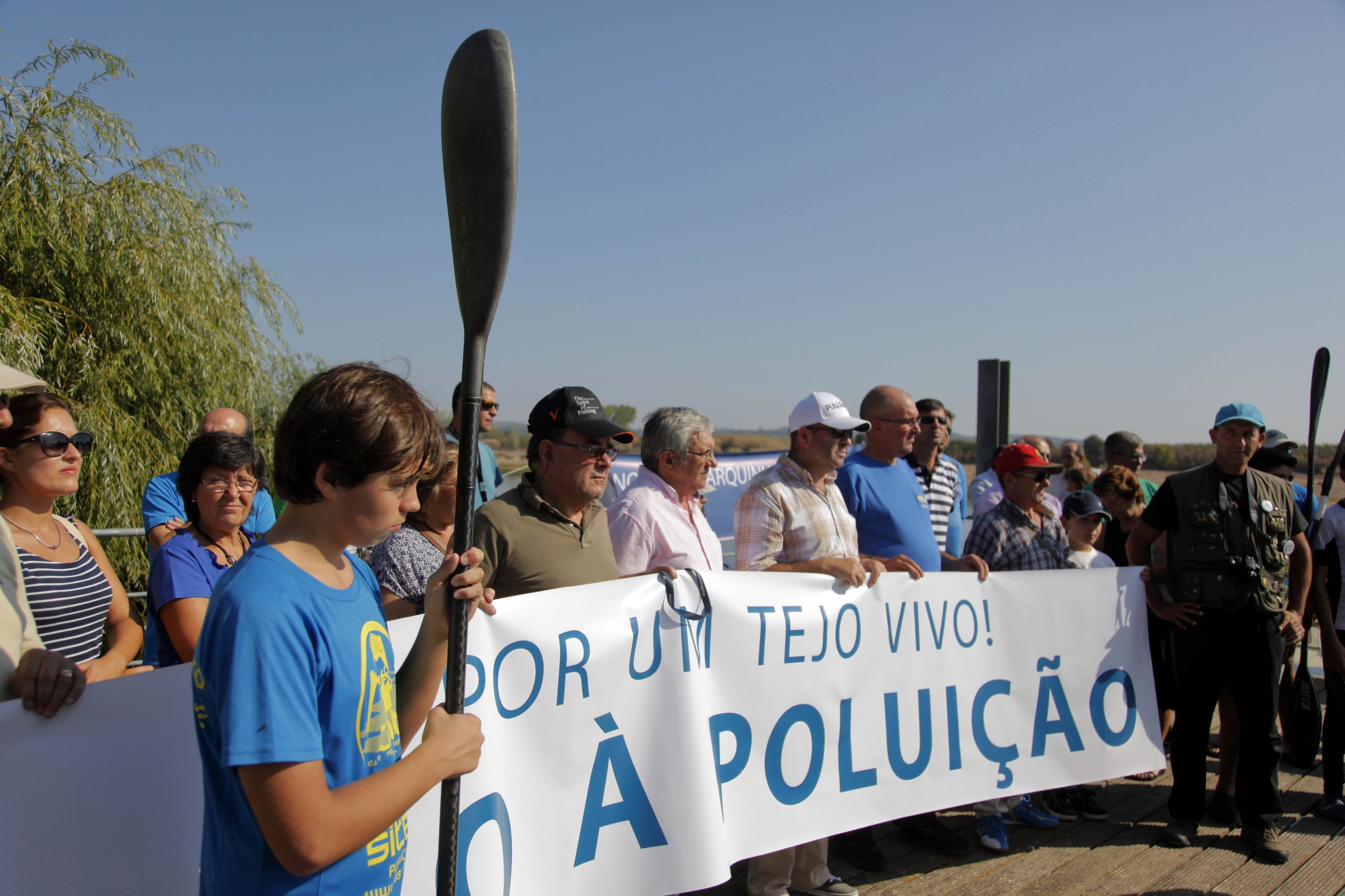 Protesto hoje em Vila Velha de Ródão porque “as águas do rio Tejo estão negras, cheias de mantos de espuma branca”