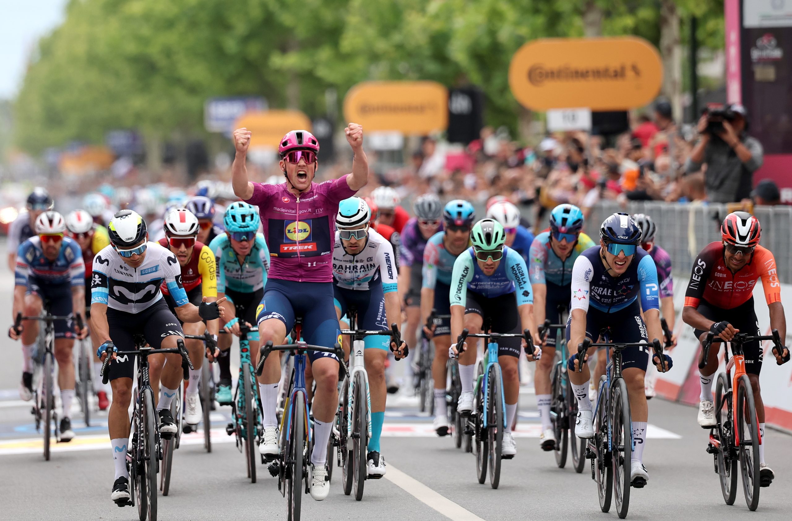 Pedersen vence terceira etapa do ‘Giro’ e recupera liderança