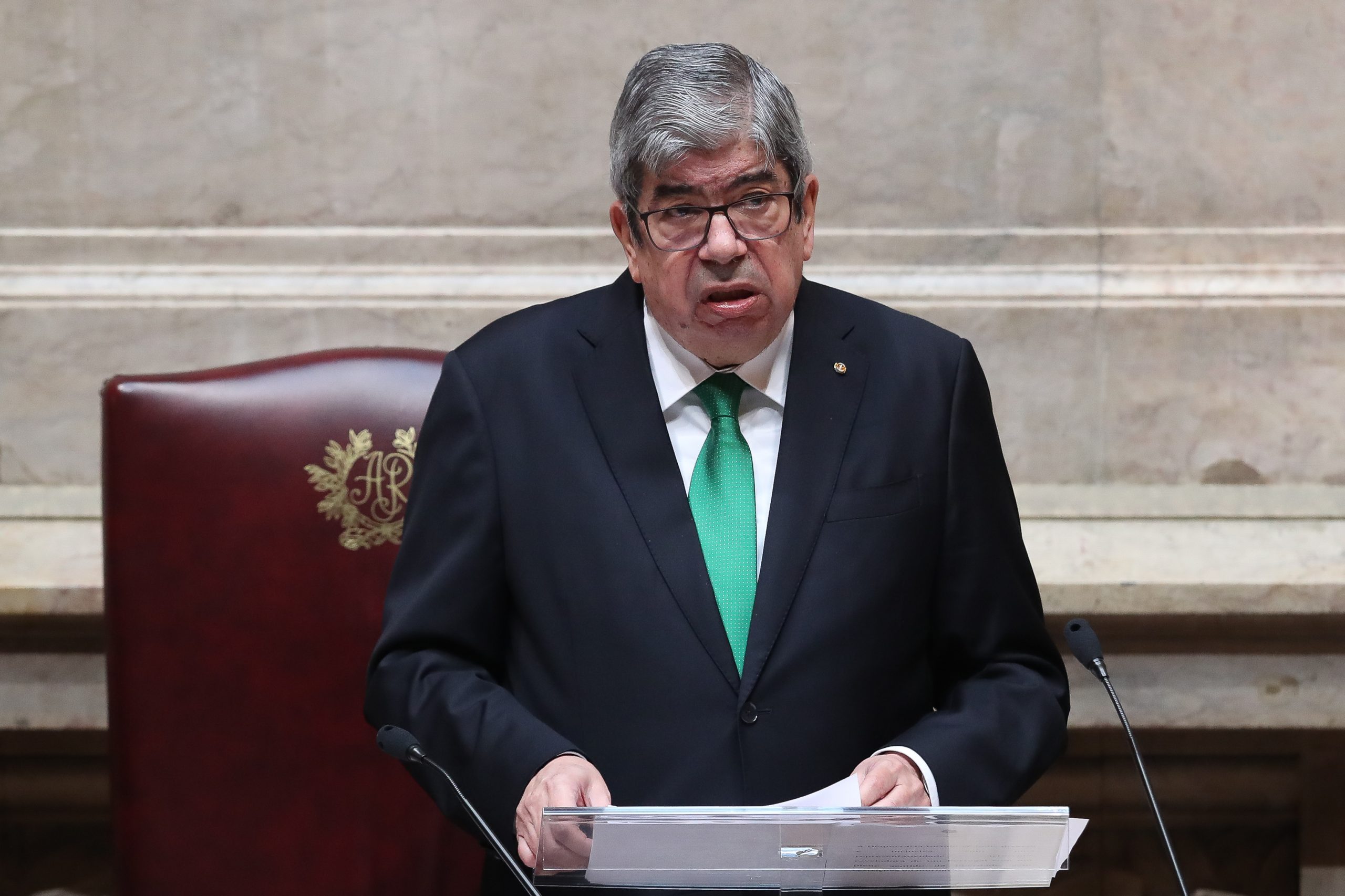 Ferro Rodrigues considera “muito urgente” esclarecer constitucionalidade de leis de apoios sociais