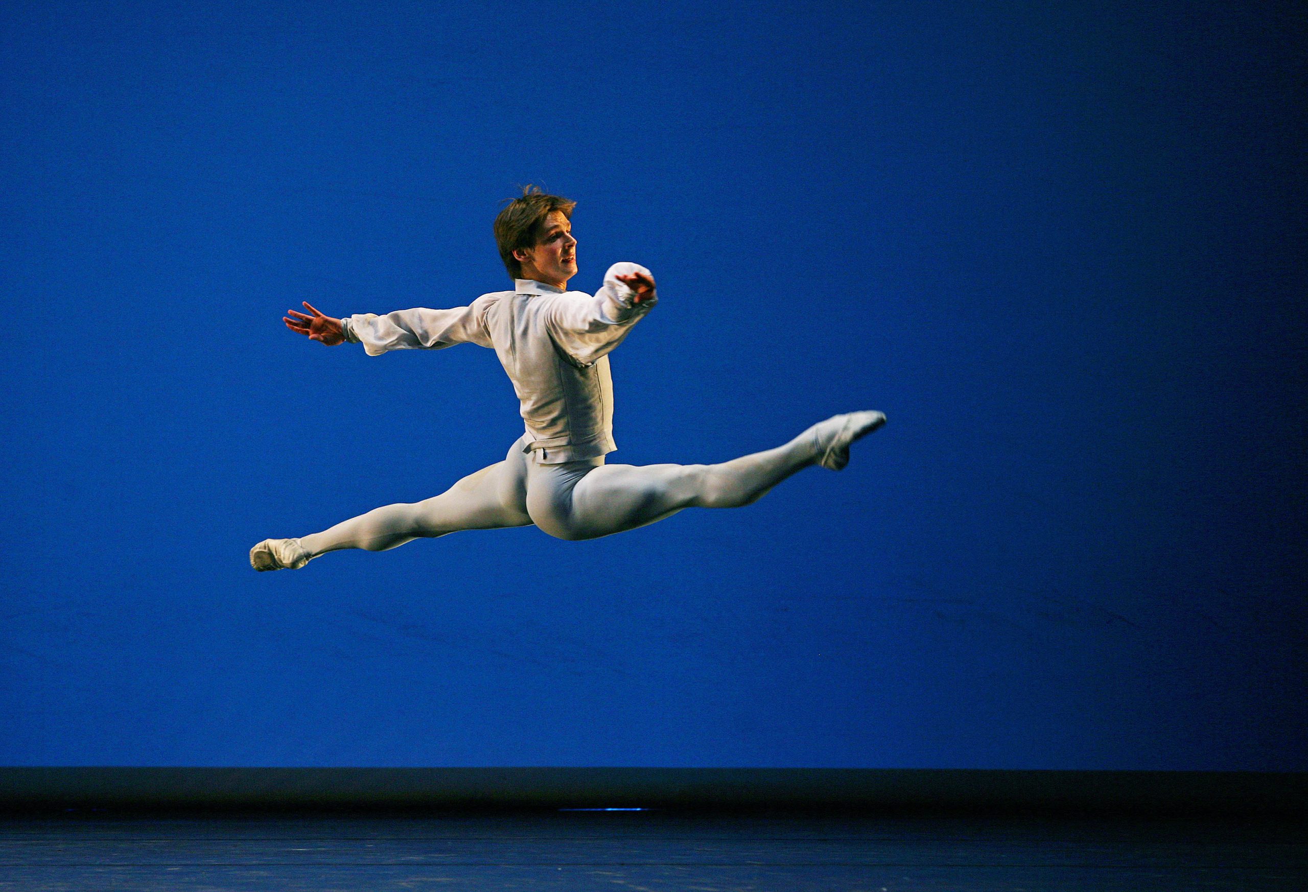 Vladimir Shklyarov morreu aos 39 anos. Bailarino russo caiu do quinto andar de um edifício