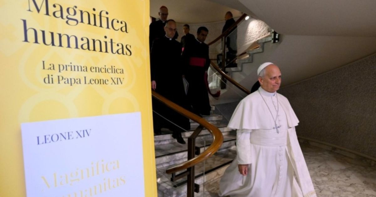Um Papa preocupado mas esperançoso, que quer “desarmar” mas também “reconstruir”