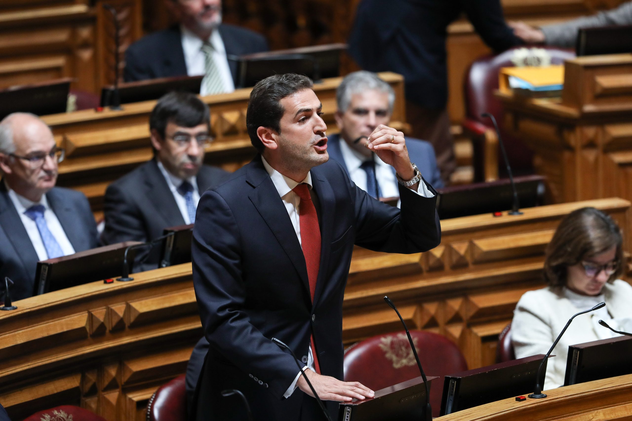 Líder parlamentar do PSD, que apoiou Santana Lopes, deverá falar com Rui Rio nas próximas duas semanas