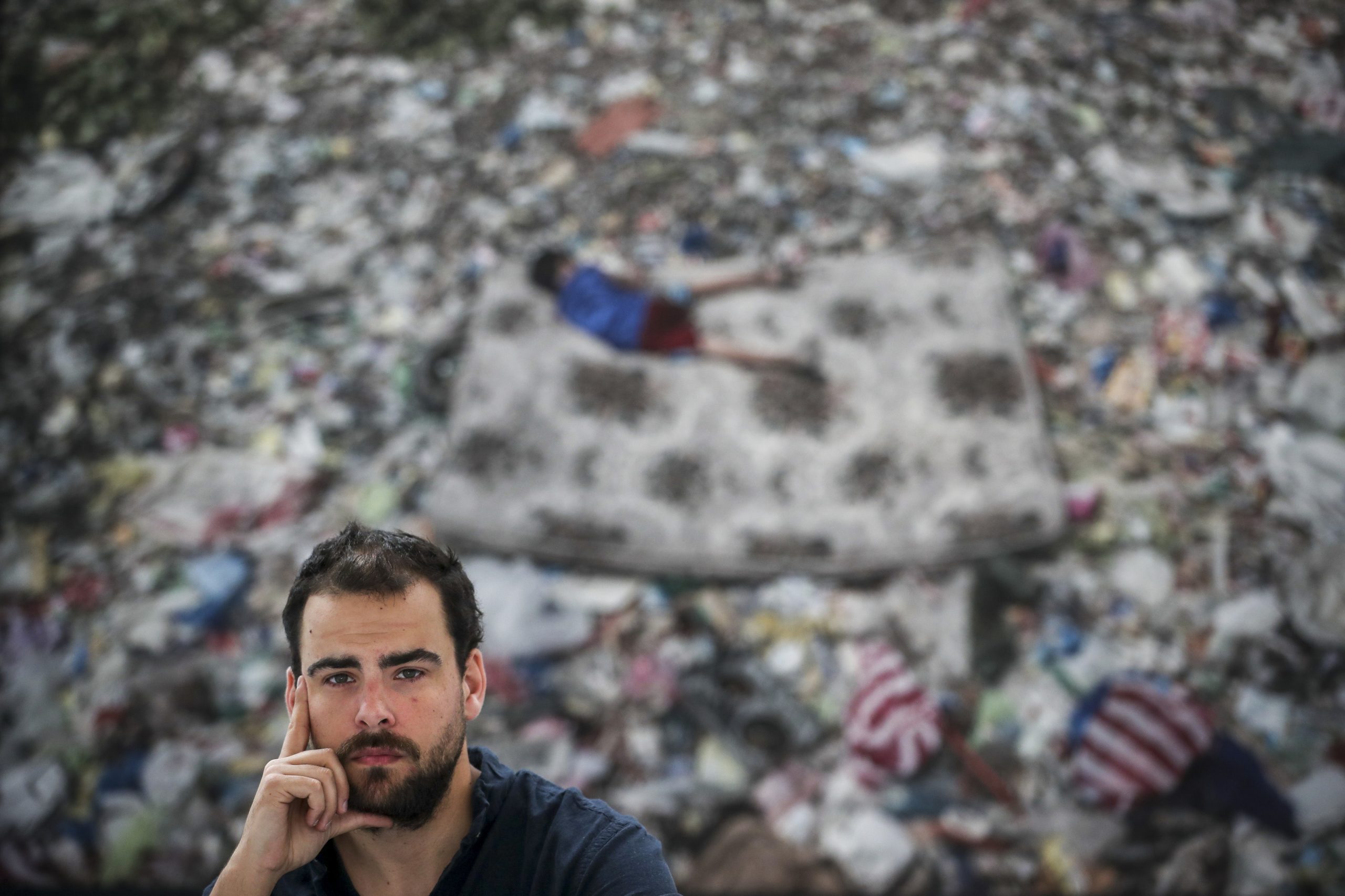 Exposição de Mário Cruz sobre rio de lixo em Manila prolongada até fim de junho