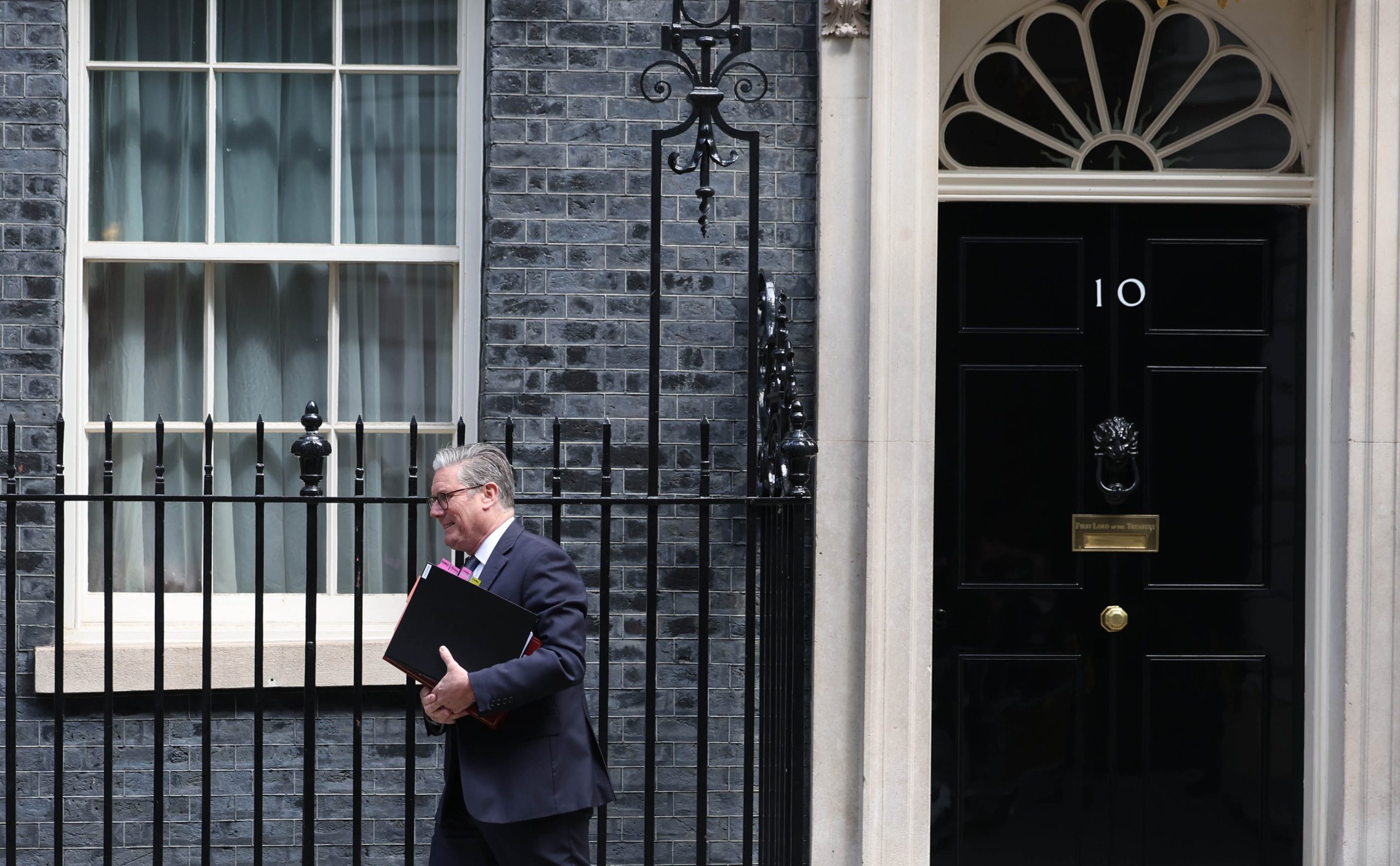 Governo do Reino Unido já tem novo ministro da Saúde: James Murray, antigo secretário chefe do Tesouro britânico