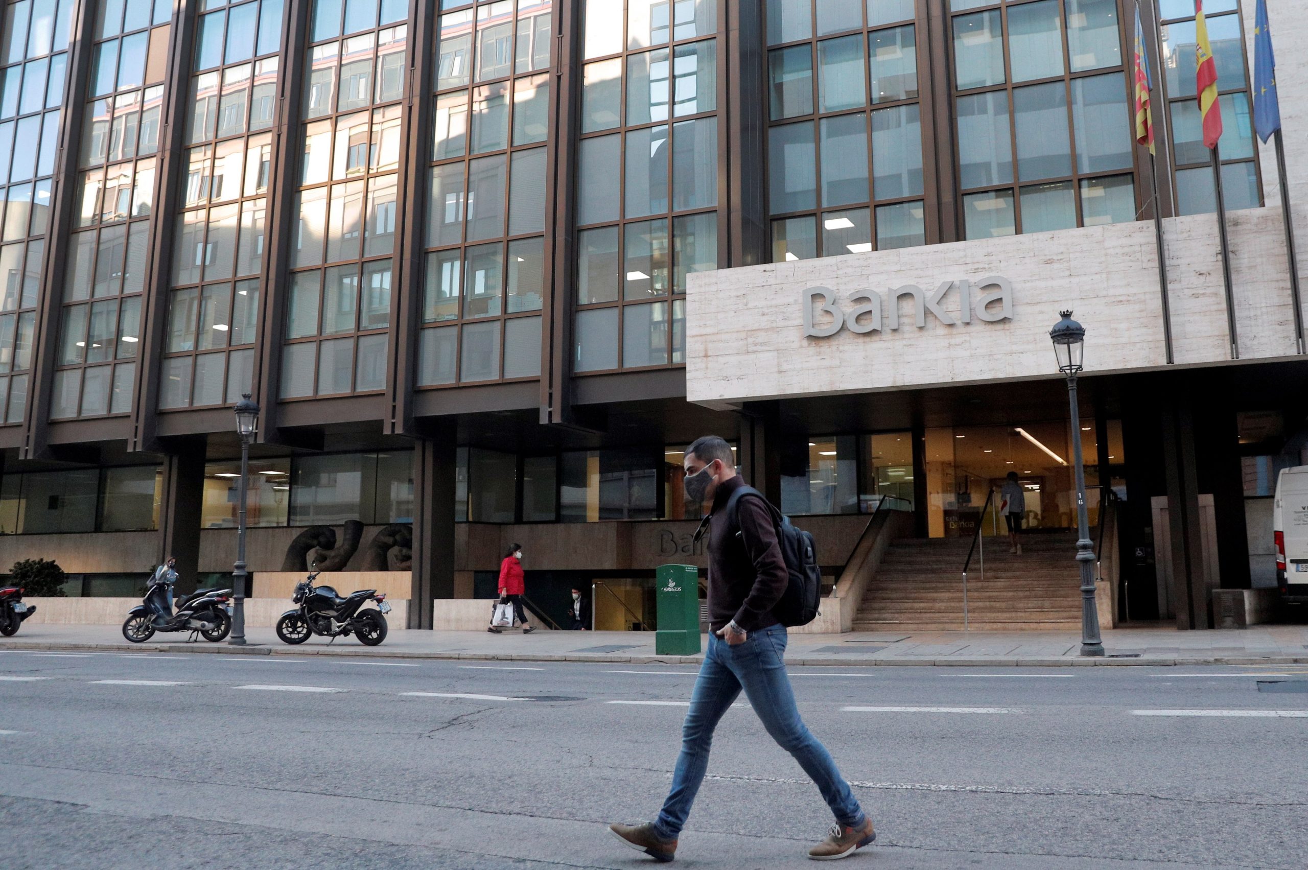 Acionistas do CaixaBank deram luz verde a fusão com o Bankia – o que irá criar o banco líder em Espanha