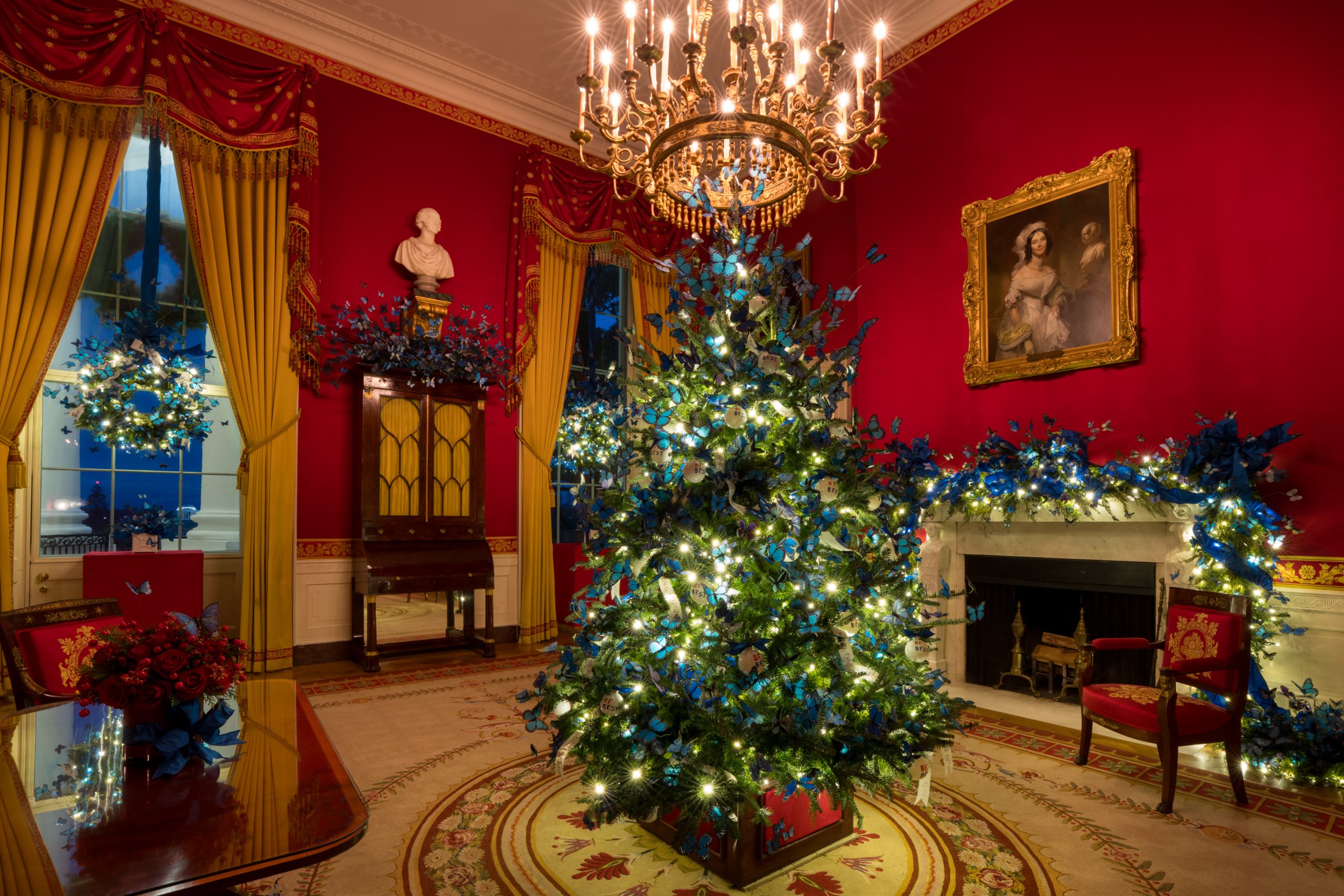 Melania Trump revela decorações de Natal da Casa Branca com o tema “Home Is Where The Heart Is”