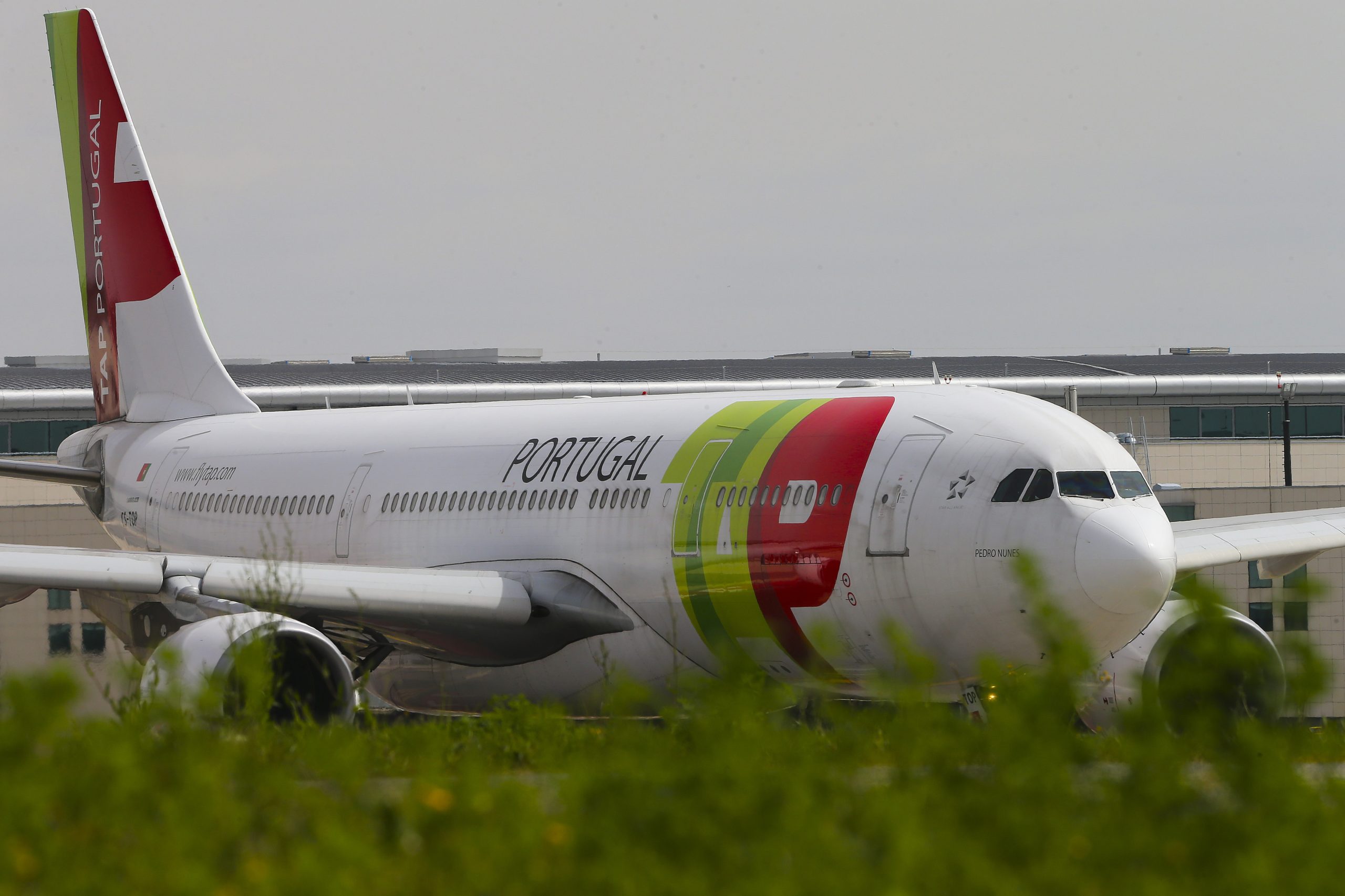 Chegadas ao aeroporto de Lisboa com voos cancelados e atrasados