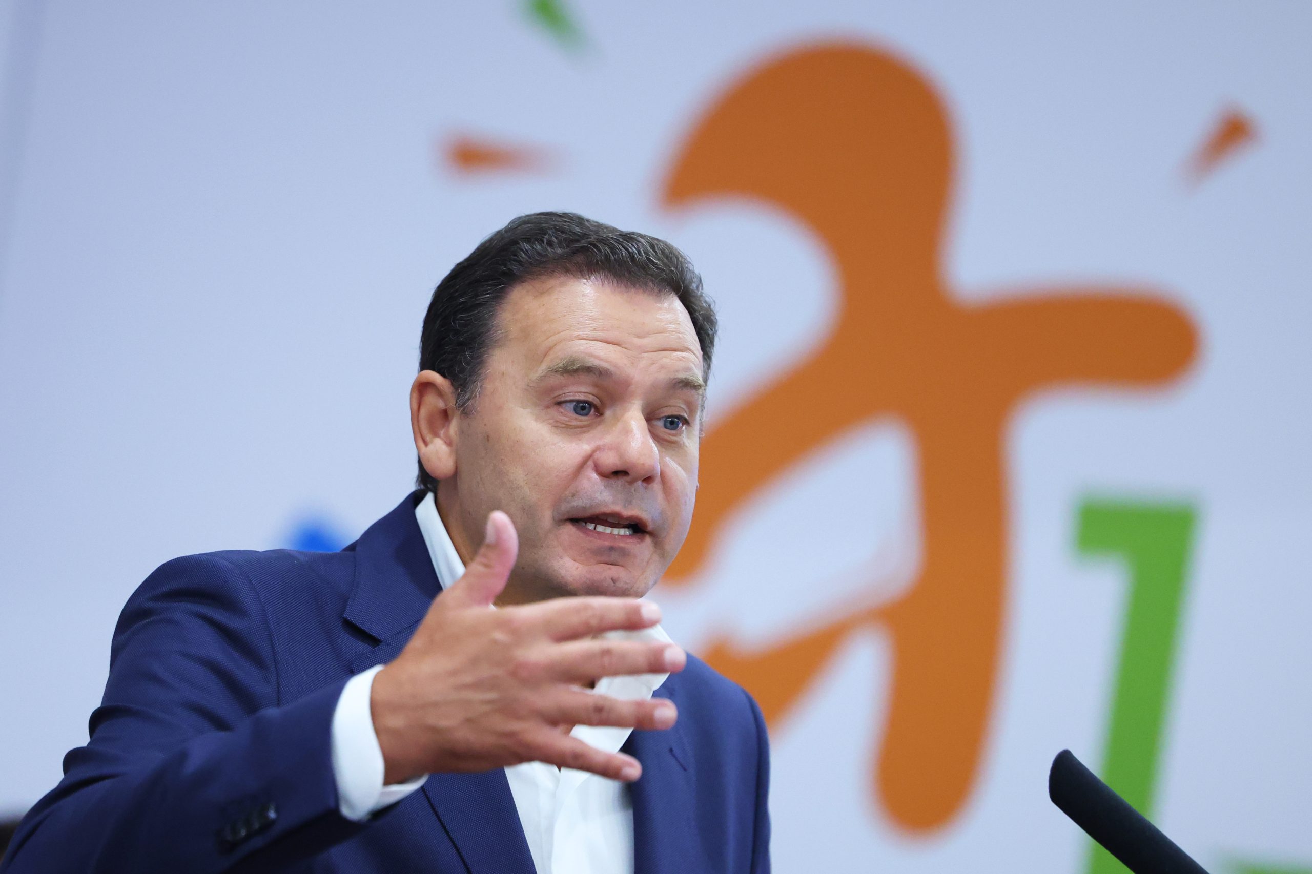 Recandidato a líder do PSD Montenegro tem meta de vencer autárquicas e apoiar militante a Belém
