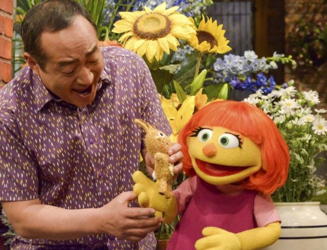 Júlia, uma menina autista, é a nova personagem da “Rua Sésamo”