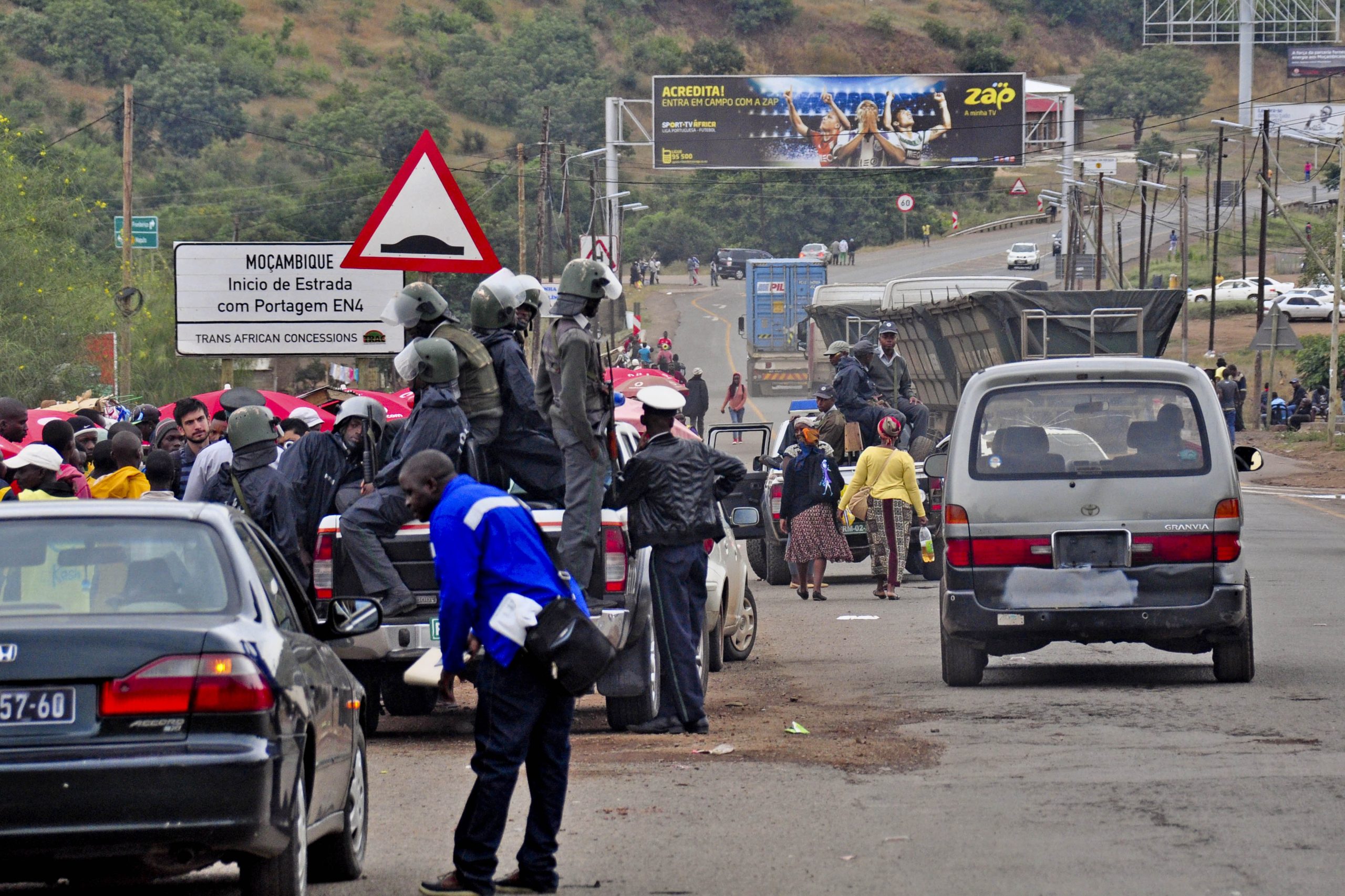 Acidente com transporte coletivo e pesado mata 13 pessoas no sul de Moçambique