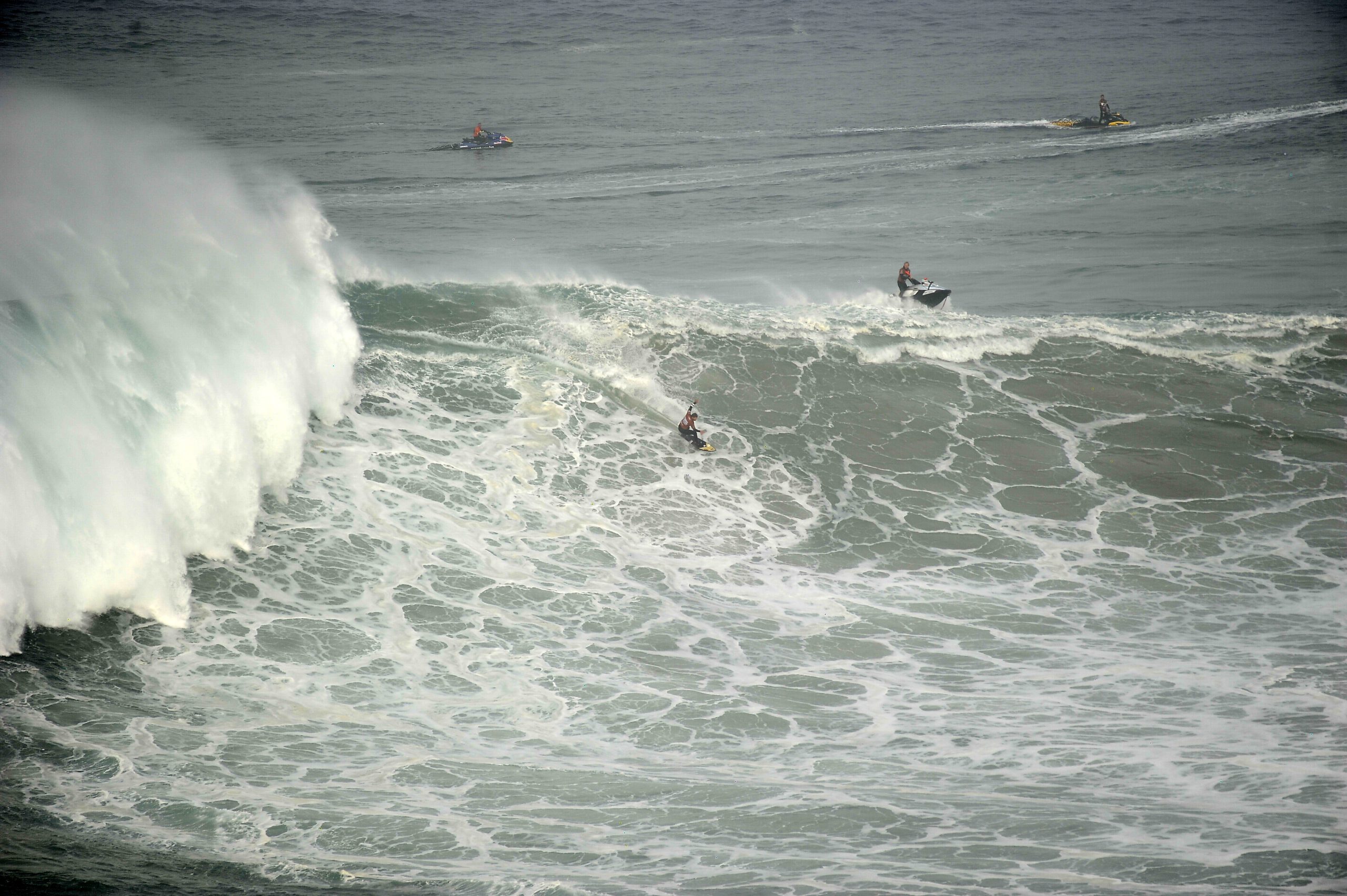 Surfista morre na Praia da Norte, na Nazaré