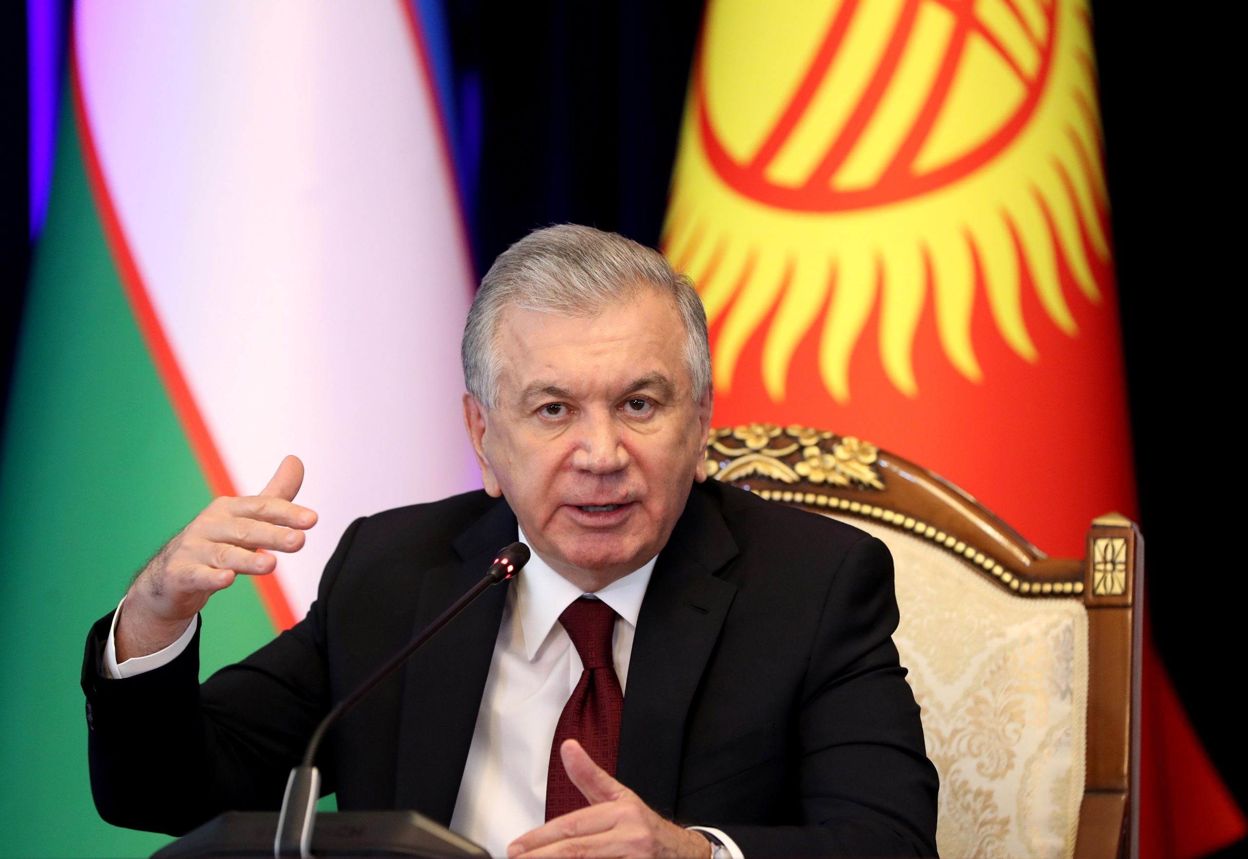 Uzbequistão lança referendo que pode permitir ao atual Presidente governar até 2040