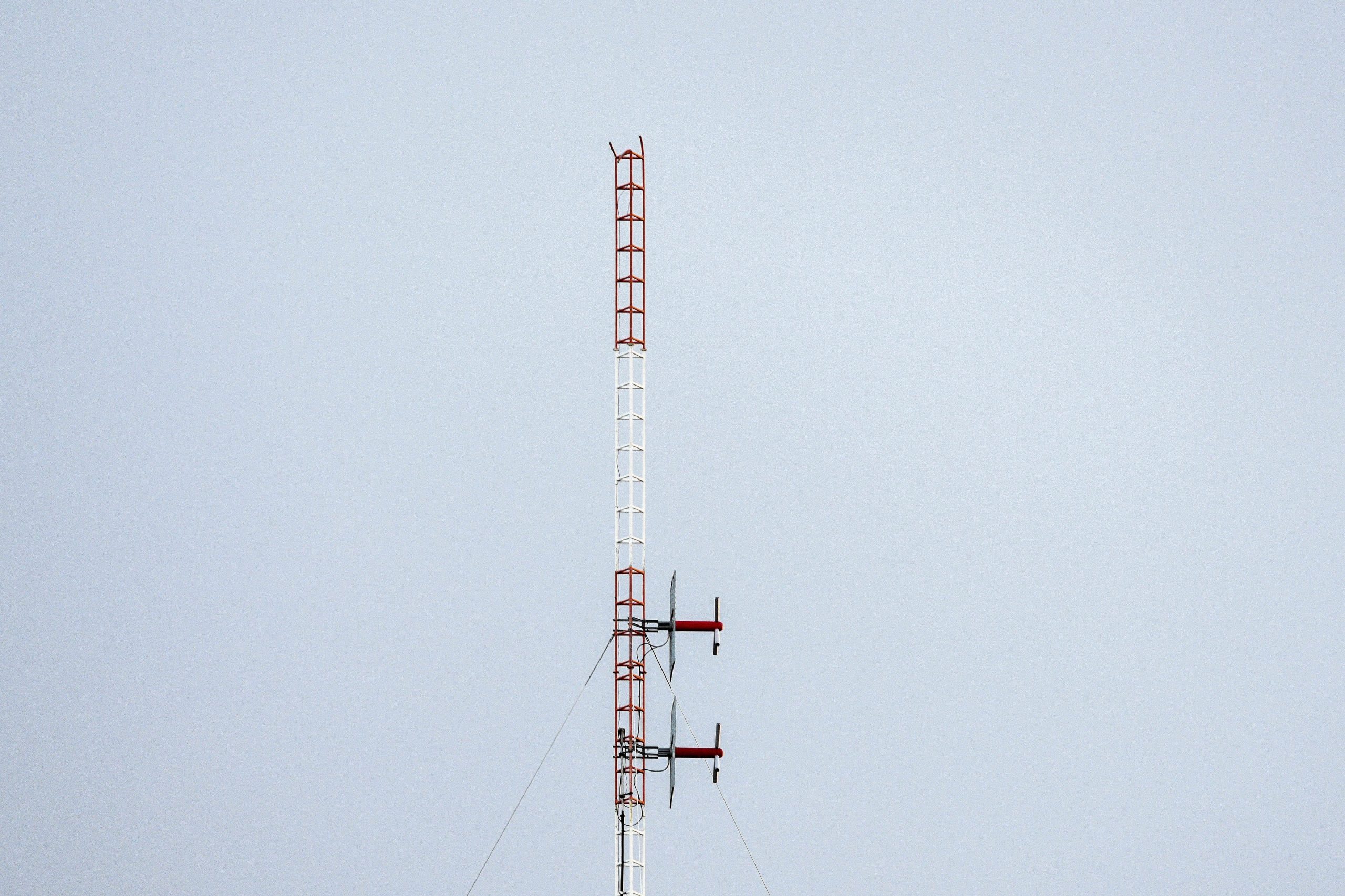 Antena em que terá embatido o helicóptero do INEM está licenciada à Rádio Comercial