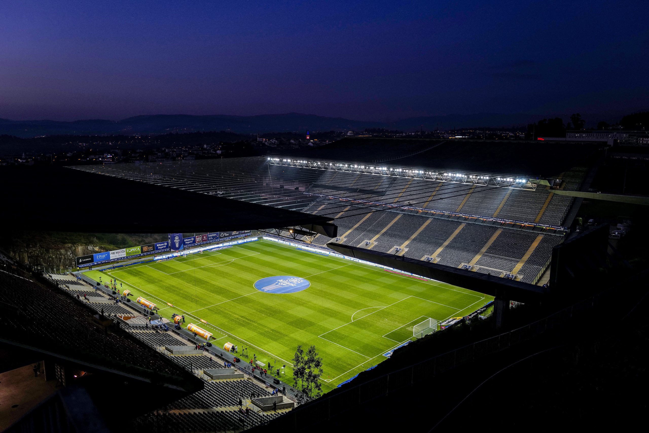 Liga Europa: Adeptos do Sporting de Braga têm de usar máscara, DGS no estádio a avaliar