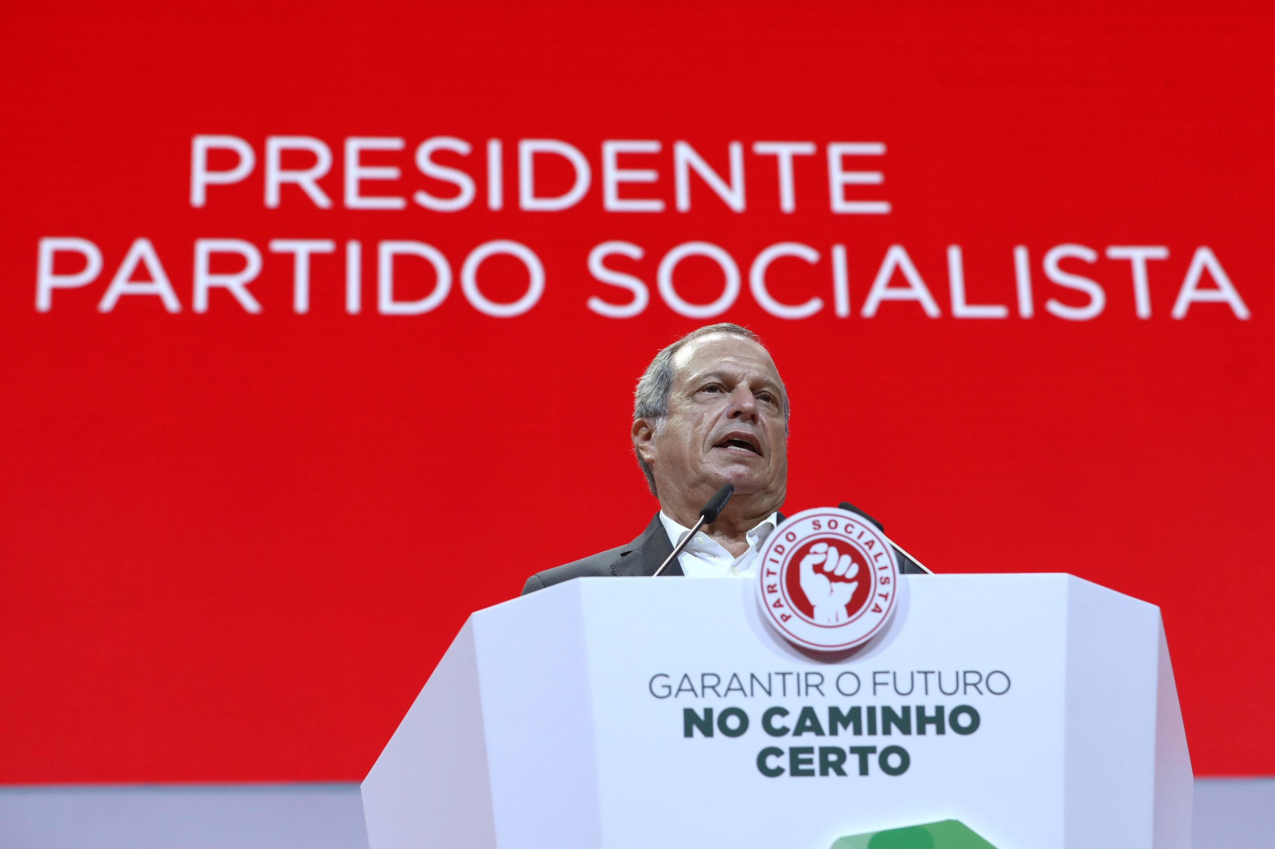 Carlos César: o que aconteceu com o PSD “não devia ter-se passado”