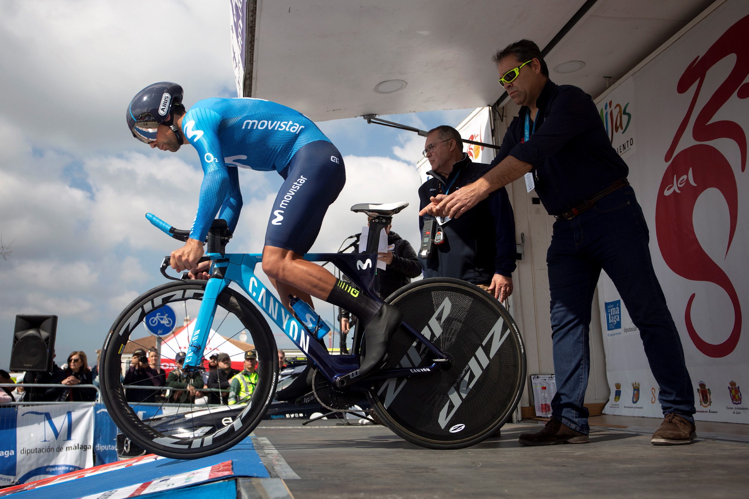 Ciclismo: Movistar (de Nelson Oliveira) interrompe atividade até 22 de março