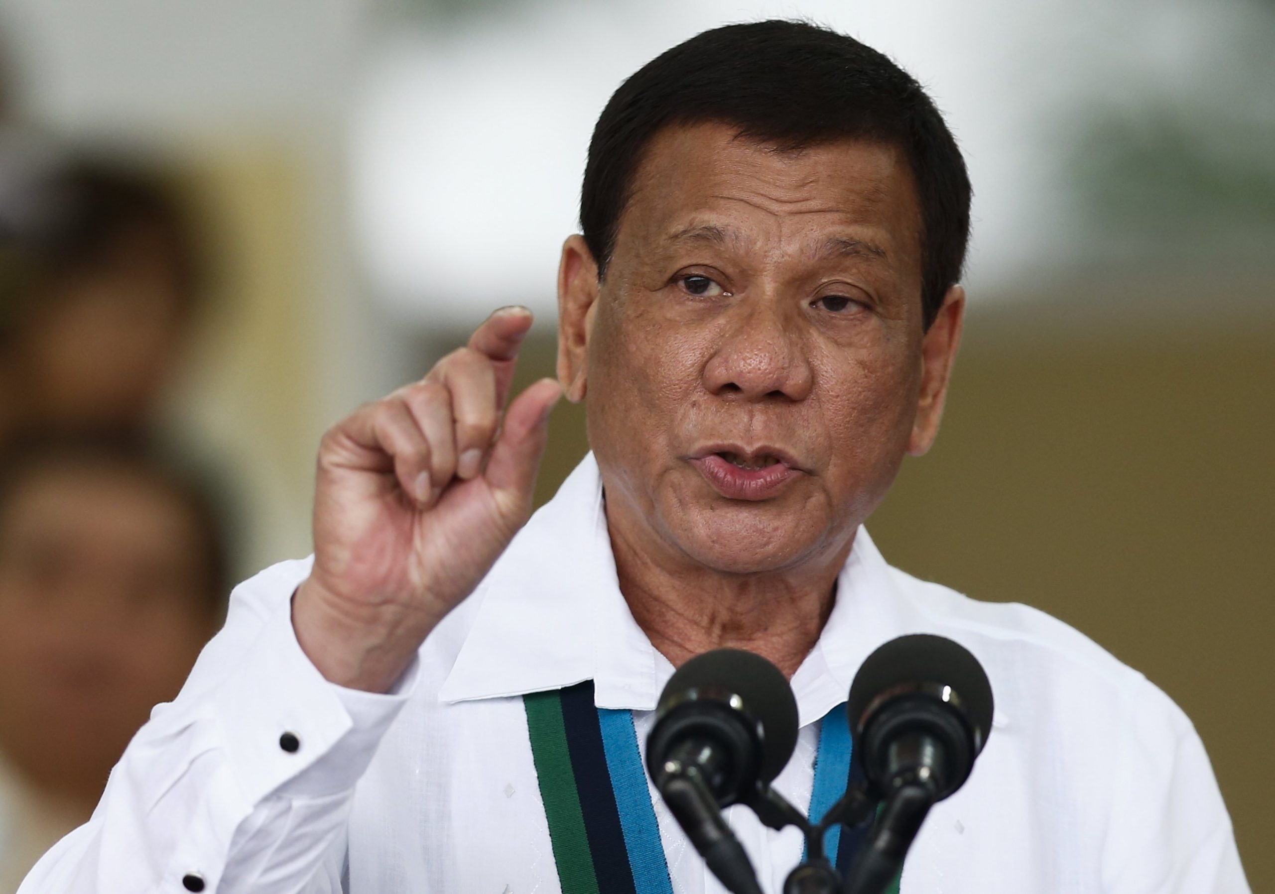 Presidente filipino no Japão para abordar desafios regionais antes da cimeira da ASEAN