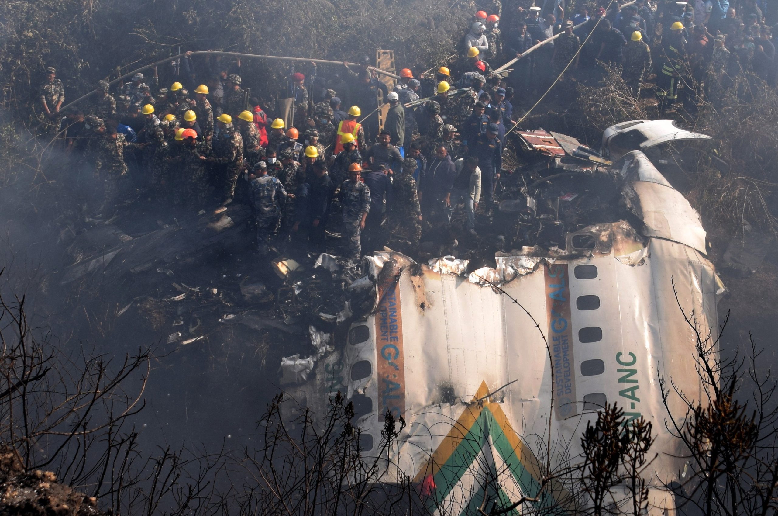 Recuperadas caixas negras do avião que caiu no Nepal