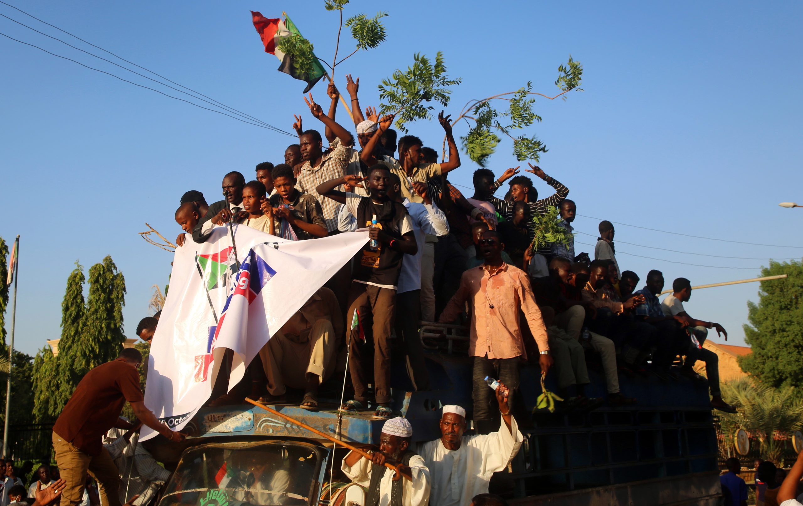 Primeiro-ministro sudanês demite-se sete semanas após acordo com militares golpistas